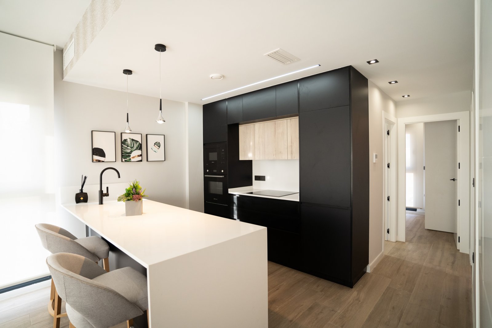  In der charmanten Stadt Torrevieja gelegen, bietet diese Wohnanlage eine Vielzahl von Wohnungen, die sich an unterschiedliche Bedürfnisse und Lebenss