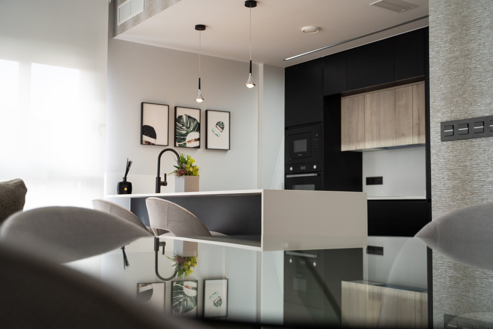  In der charmanten Stadt Torrevieja gelegen, bietet diese Wohnanlage eine Vielzahl von Wohnungen, die sich an unterschiedliche Bedürfnisse und Lebenss