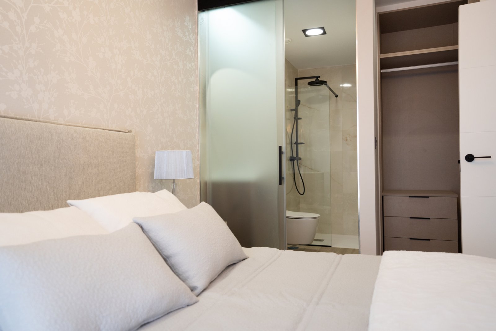  In der charmanten Stadt Torrevieja gelegen, bietet diese Wohnanlage eine Vielzahl von Wohnungen, die sich an unterschiedliche Bedürfnisse und Lebenss