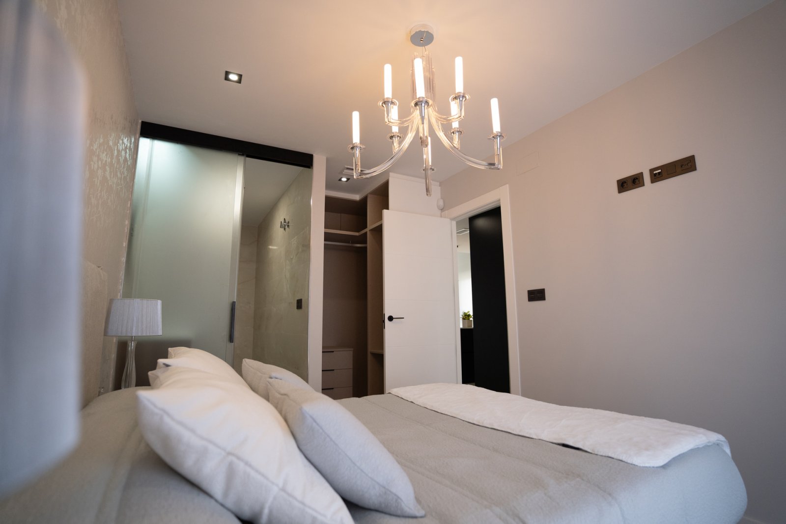  In der charmanten Stadt Torrevieja gelegen, bietet diese Wohnanlage eine Vielzahl von Wohnungen, die sich an unterschiedliche Bedürfnisse und Lebenss