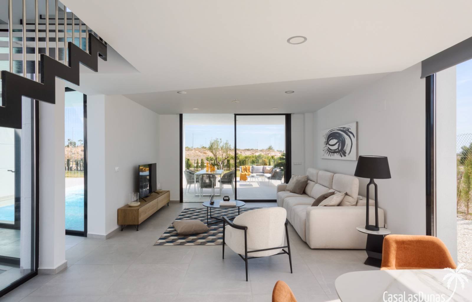  Dieses besondere Modell zeichnet sich durch die einzigartige Lage des Swimmingpools und das enorme Platzangebot, das diese Villa bietet, aus. Das rep