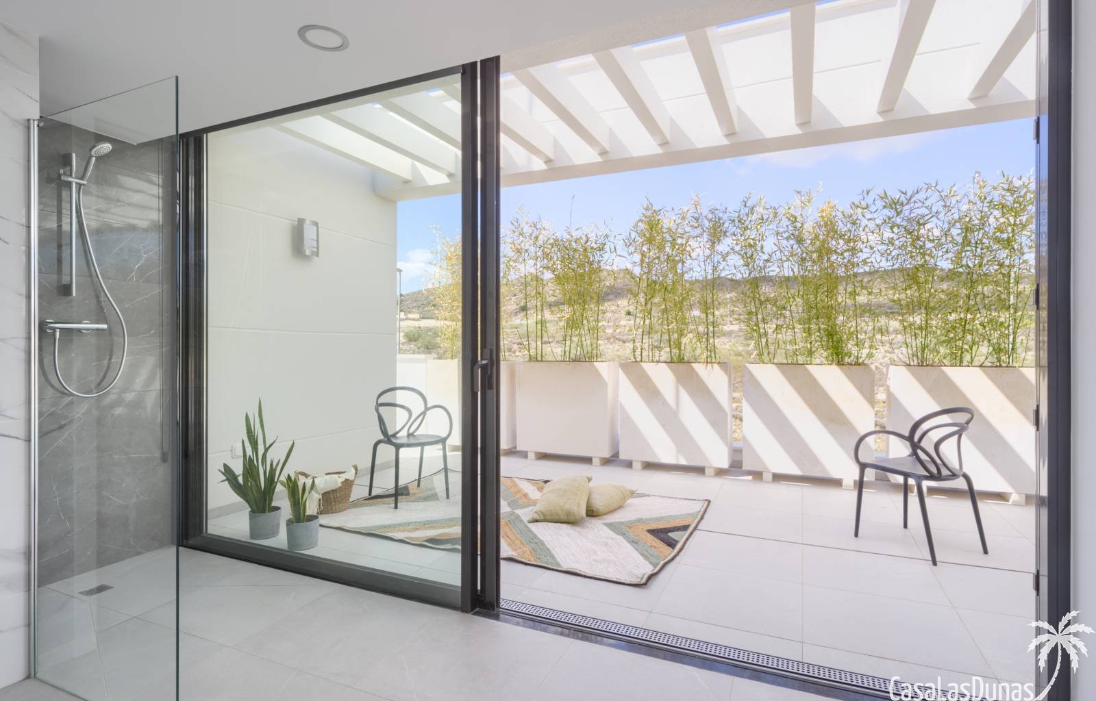  Diese wunderschöne Villa wird im Altaona Golf Resort in Murcia gebaut. Die Villa bietet einen fantastischen Blick über den Golfplatz und ist mit eine