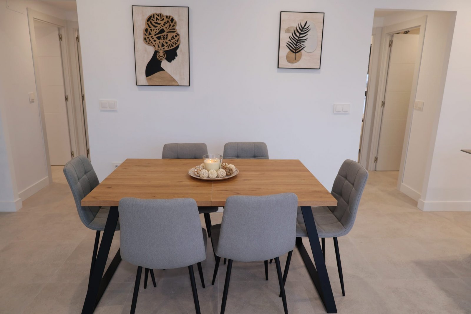  In der charmanten Ortschaft Fuente Álamo gelegen, bietet dieser Wohnkomplex eine Vielzahl von Typologien, um unterschiedliche Bedürfnisse und Lebenss