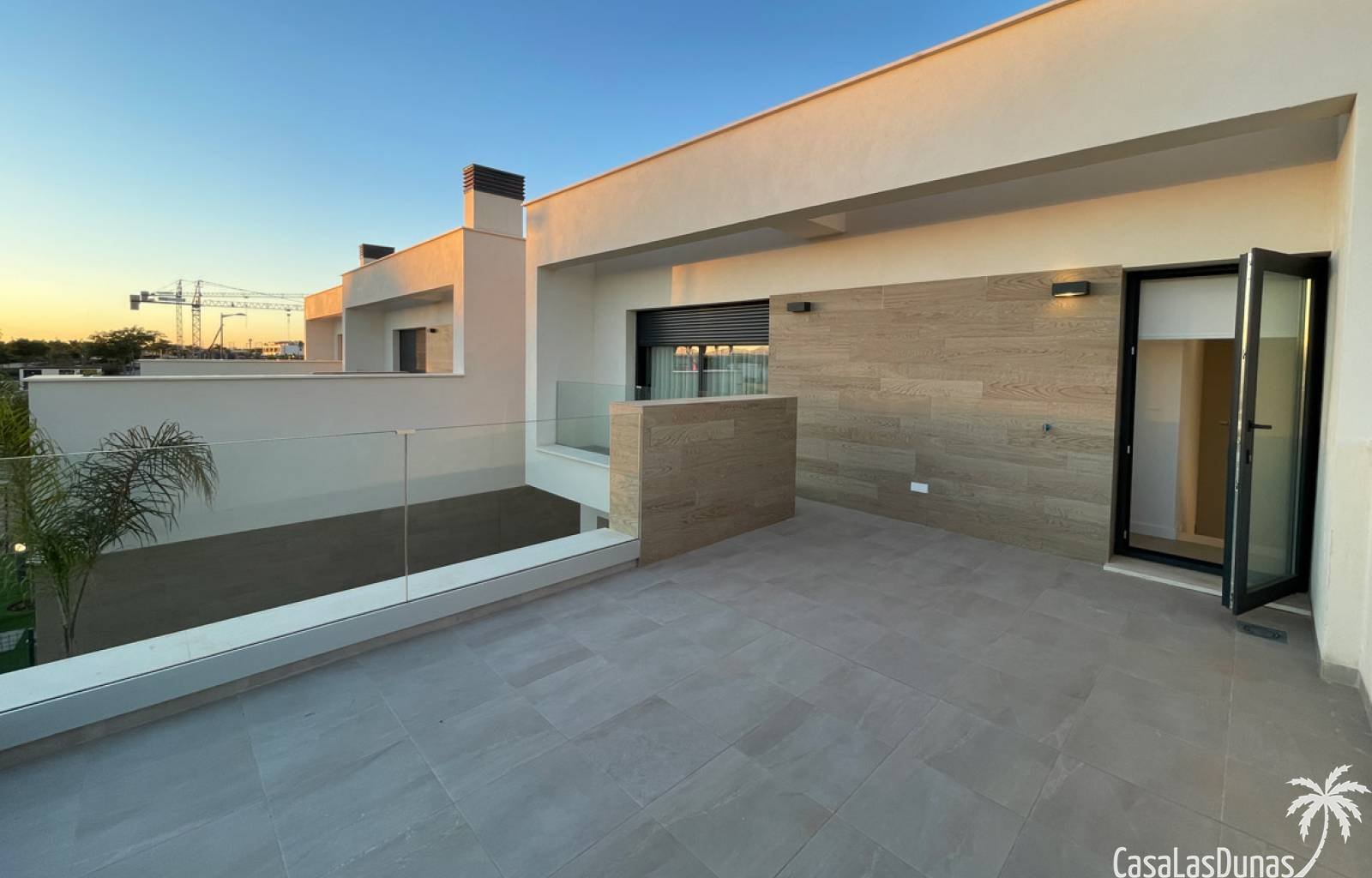  Eine Gelegenheit! Hier haben wir ein modernes, schlüsselfertiges Haus, das komplett möbliert verkauft wird. Das Haus ist mit Klimaanlage, Geräten, Mö