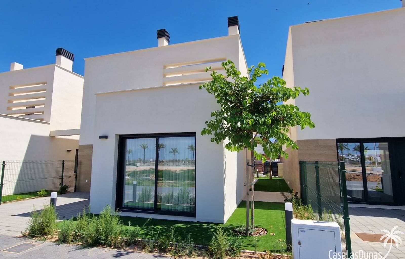  Eine Gelegenheit! Hier haben wir ein modernes, schlüsselfertiges Haus, das komplett möbliert verkauft wird. Das Haus ist mit Klimaanlage, Geräten, Mö