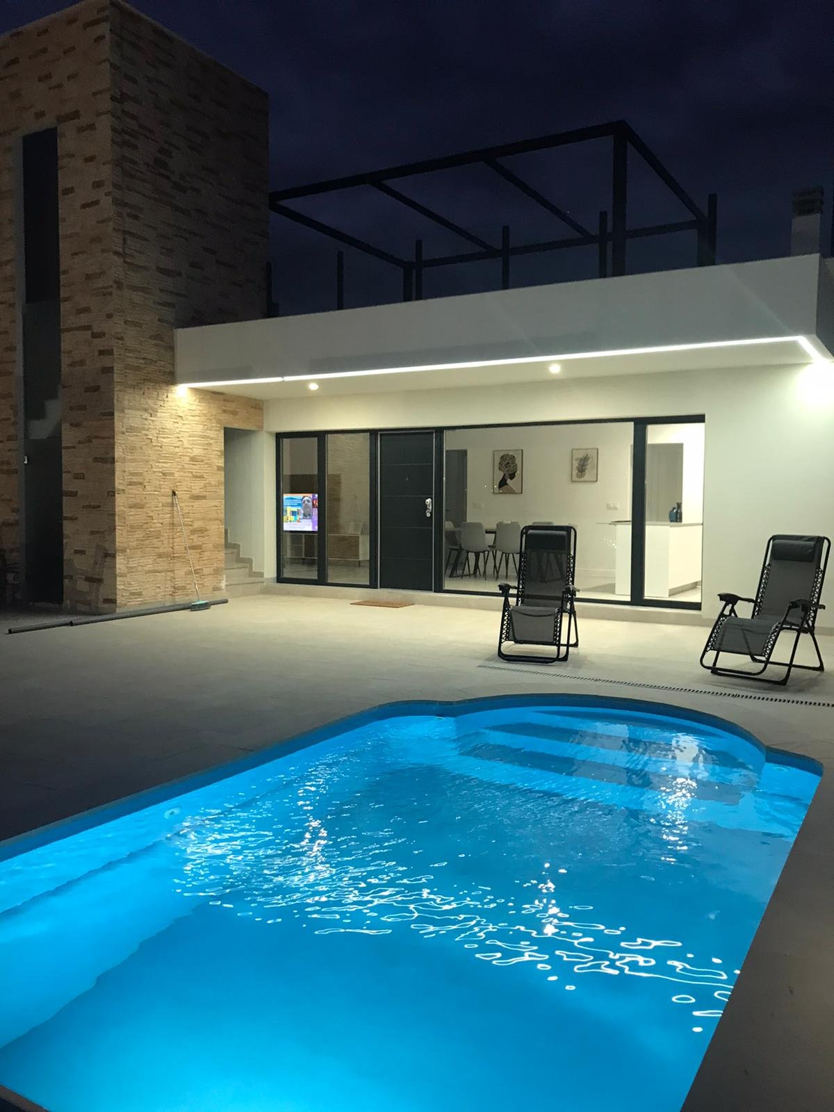 In der charmanten Ortschaft Fuente Álamo gelegen, bietet dieser Wohnkomplex eine Vielzahl von Typologien, um unterschiedliche Bedürfnisse und Lebenss