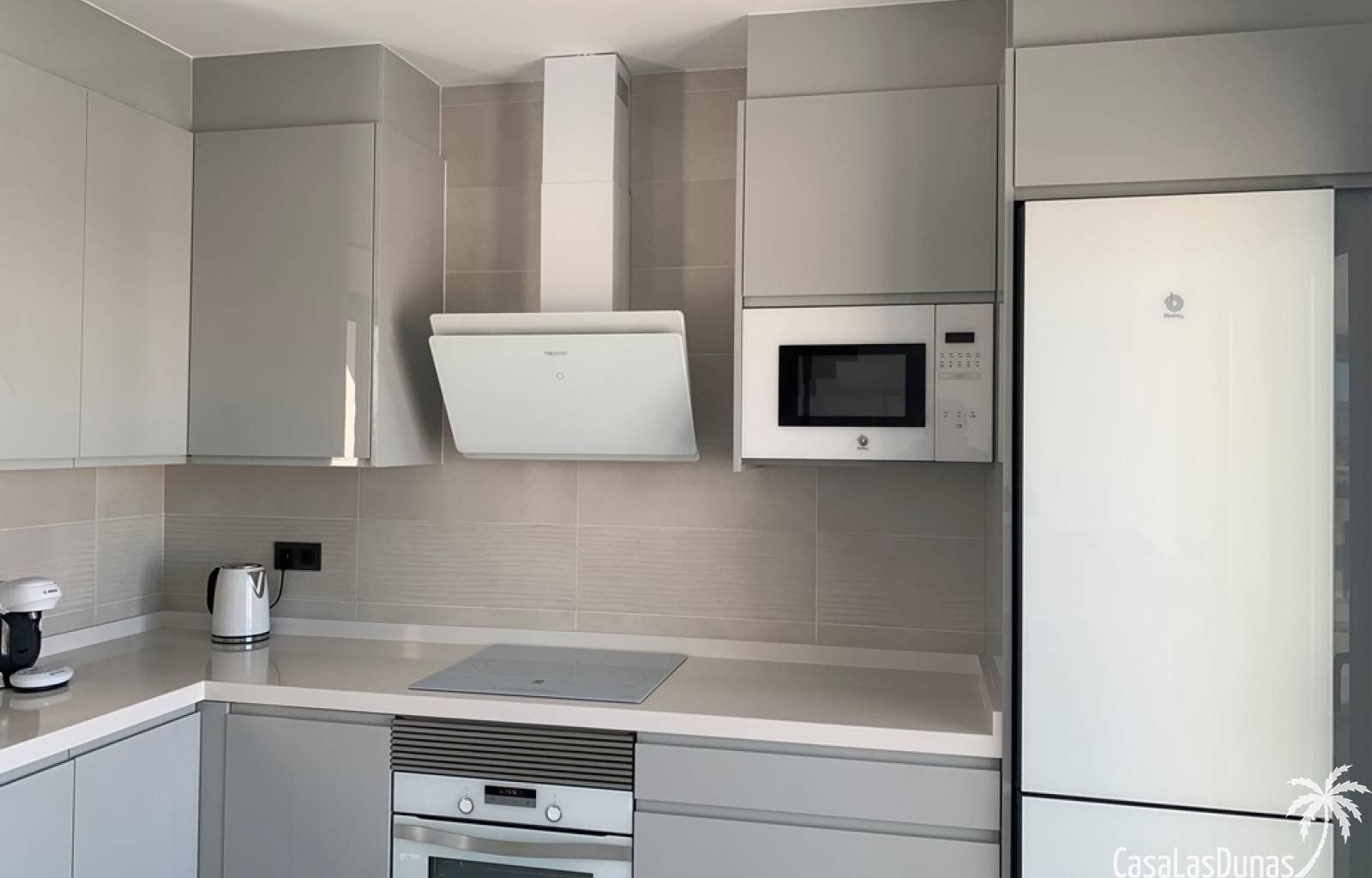  Bauen Sie Ihre eigene Traumvilla in Pinoso ! Es besteht die Möglichkeit, zwischen einem traditionellen Baustil und einem modernen Stil zu wählen. Das