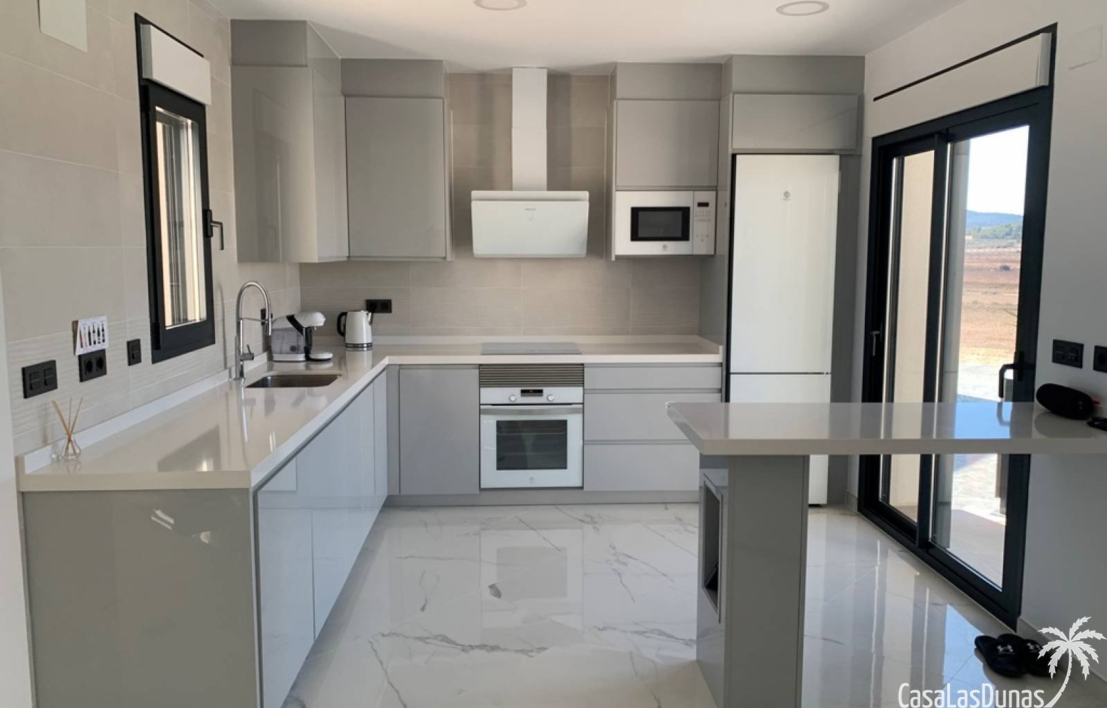  Bauen Sie Ihre eigene Traumvilla in Pinoso ! Es besteht die Möglichkeit, zwischen einem traditionellen Baustil und einem modernen Stil zu wählen. Das