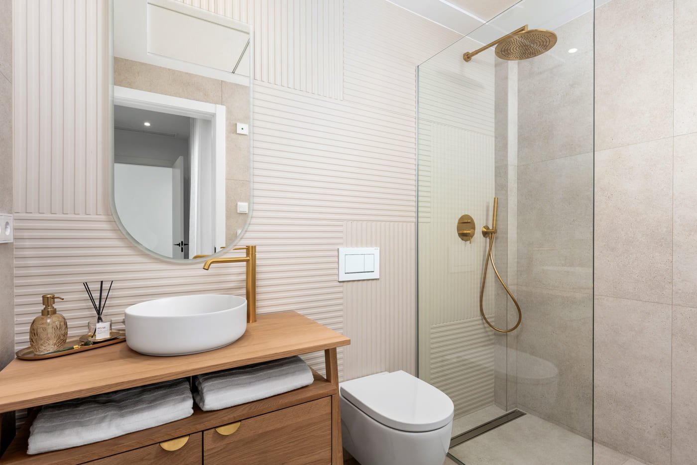  Im charmanten Ort Polop gelegen, bietet dieser Wohnkomplex 19 freistehende Häuser, die für diejenigen entworfen wurden, die ein exklusives und komfor