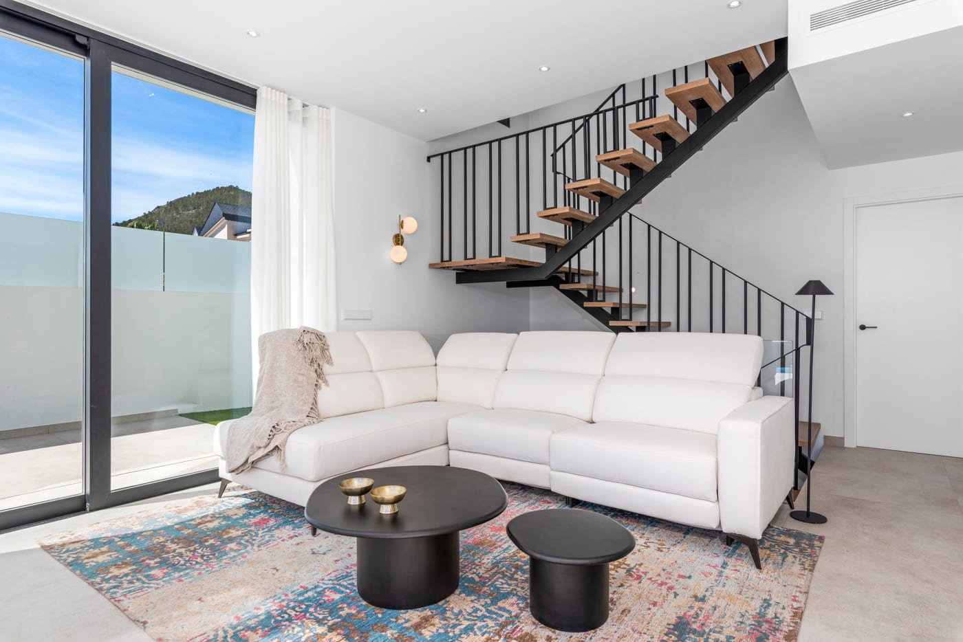  Im charmanten Ort Polop gelegen, bietet dieser Wohnkomplex 19 freistehende Häuser, die für diejenigen entworfen wurden, die ein exklusives und komfor