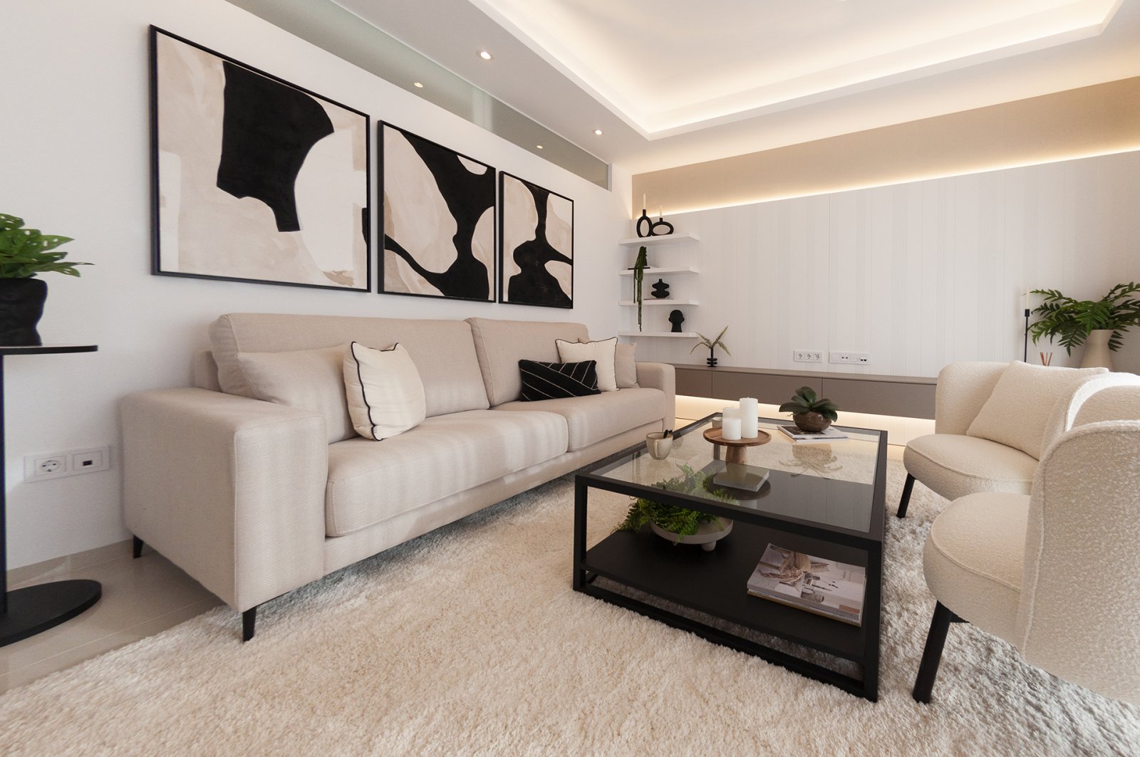 In der charmanten Stadt Ciudad Quesada gelegen, bieten diese Low-Bungalows eine einzigartige Gelegenheit, eine ruhige und gut angebundene Umgebung zu