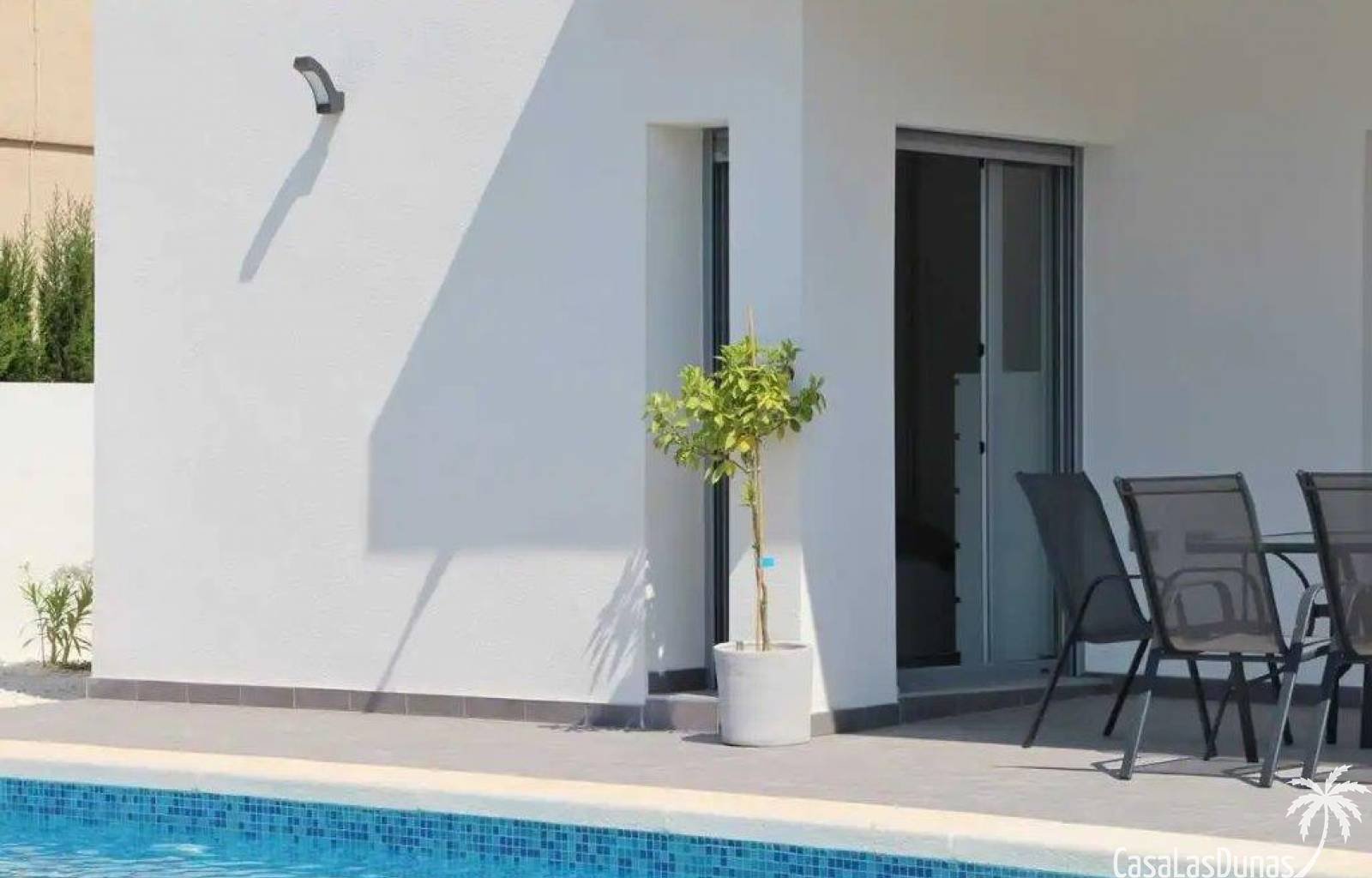  Diese einzigartigen Villen befinden sich in der wunderschönen Stadt Benijófar und verfügen über einen privaten Pool und einen privaten Parkplatz. Jed