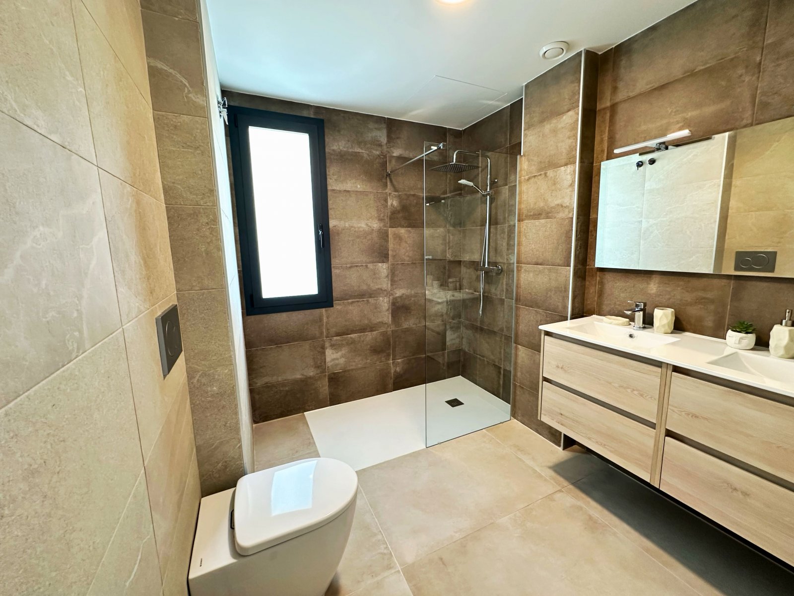 Diese exklusive Sammlung von Häusern befindet sich in der charmanten Stadt Dolores und bietet einen außergewöhnlichen Lebensstil in einer ruhigen und