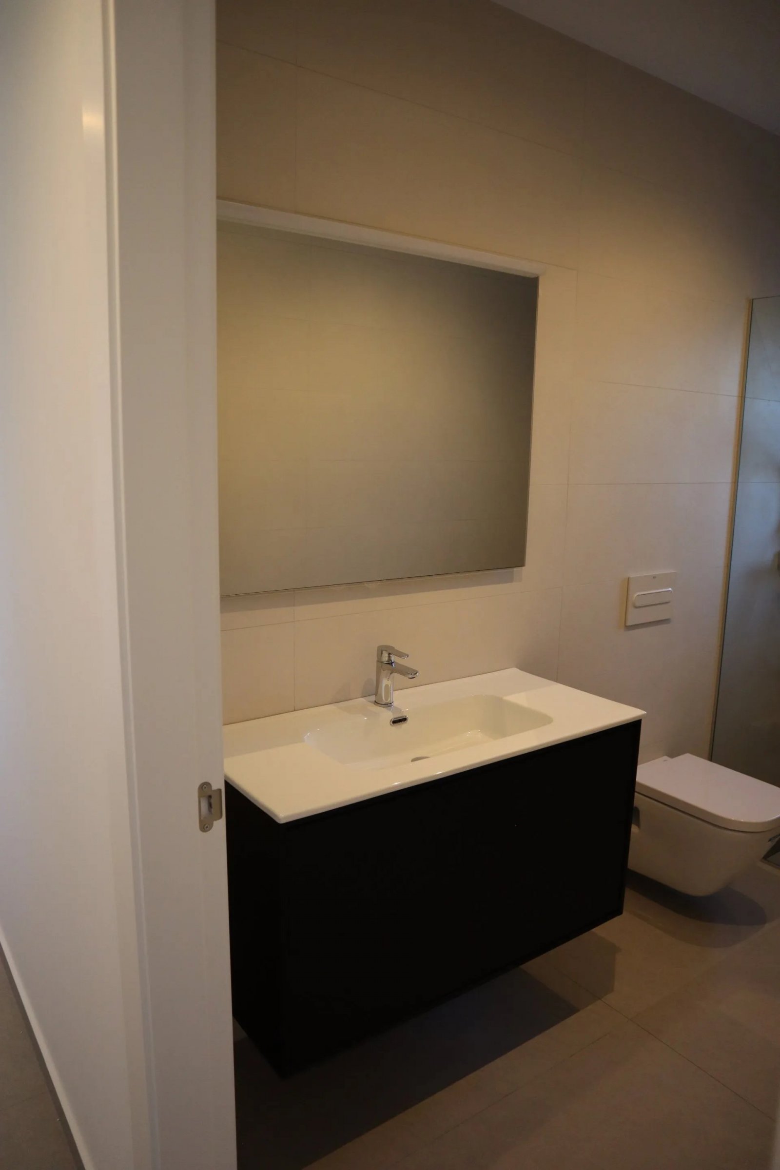  Gelegen im charmanten Ort La Romana, bietet dieses exklusive Immobilienangebot zwei freistehende Häuser für diejenigen, die eine ruhige und gut angeb