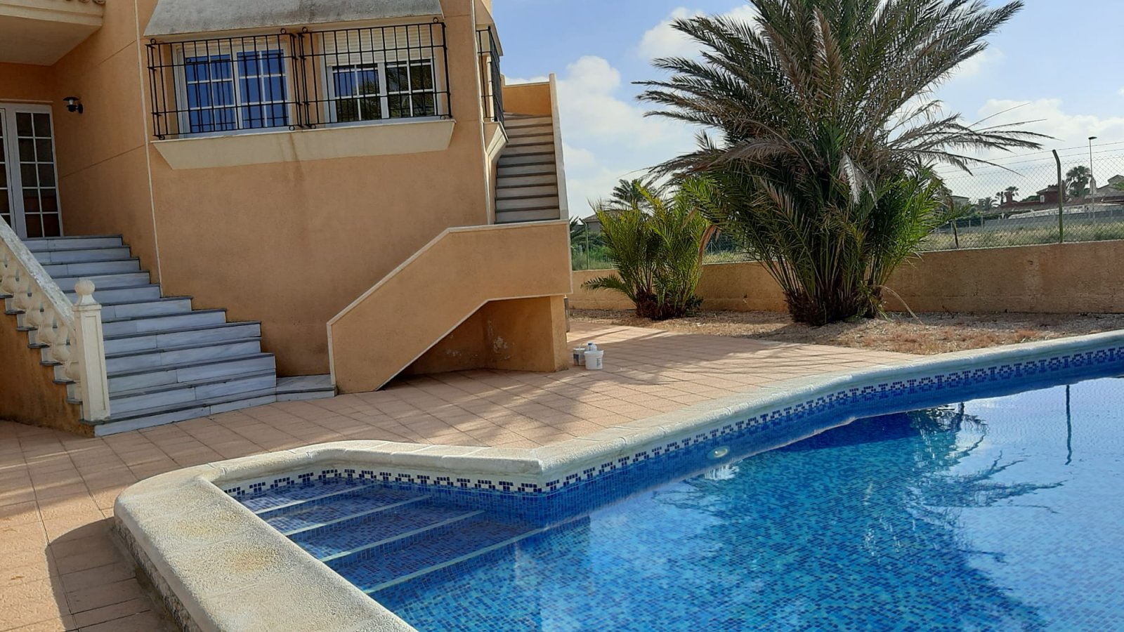  In der charmanten Stadt San Javier gelegen, bietet dieses Reihenhaus ein einzigartiges Wohnerlebnis mit Meerblick. Es wurde für diejenigen entworfen,