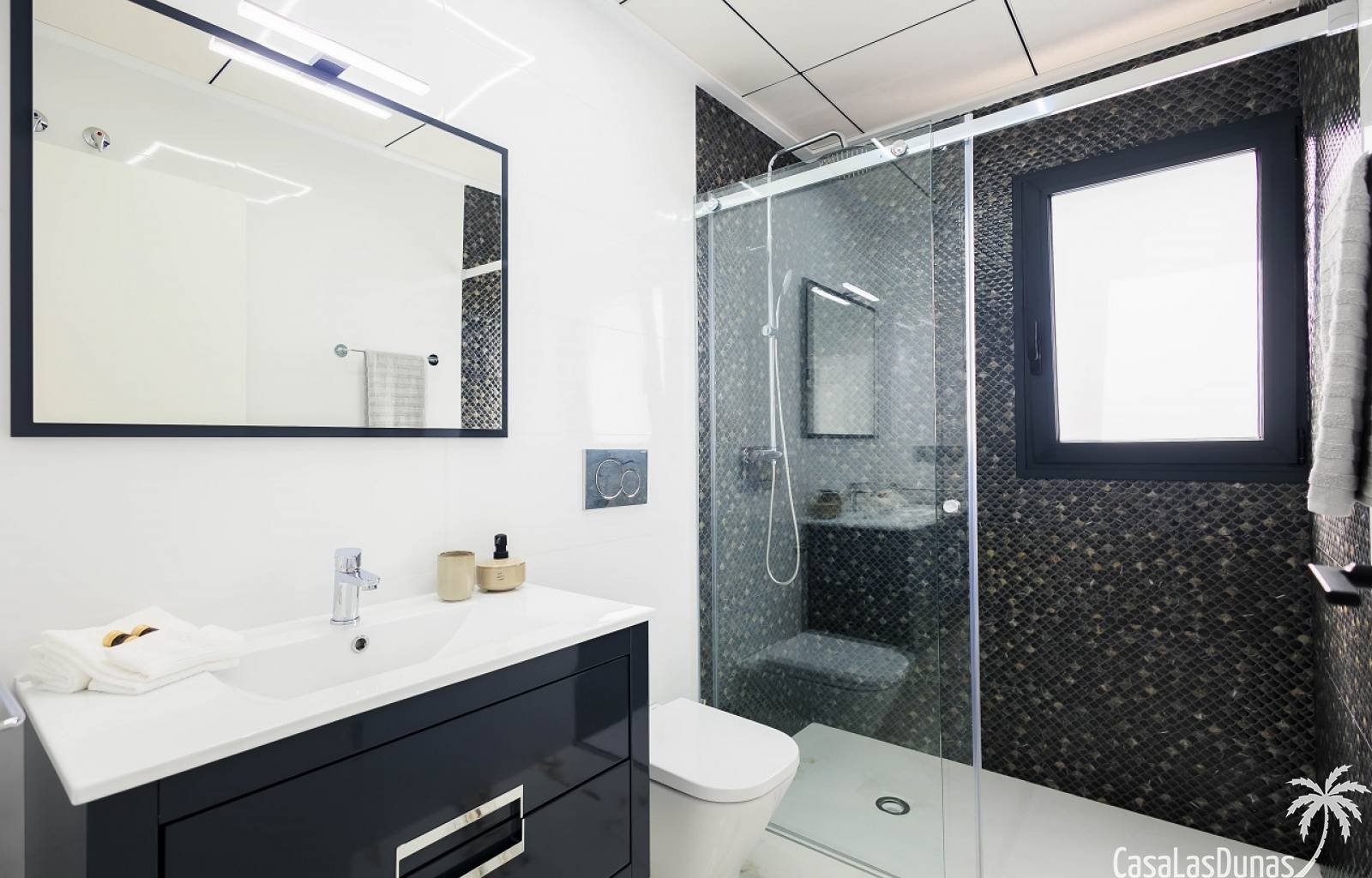  Diese neun Doppelhaushälften mit drei Schlafzimmern und drei Bädern verfügen alle über einen privaten Parkplatz auf ihrem eigenen Privatgrundstück, e