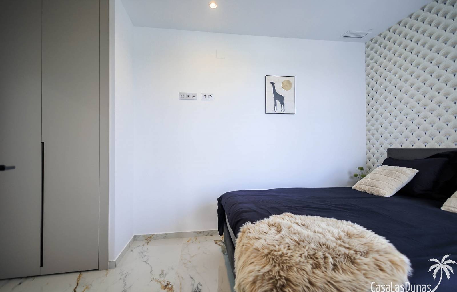  Diese neun Doppelhaushälften mit drei Schlafzimmern und drei Bädern verfügen alle über einen privaten Parkplatz auf ihrem eigenen Privatgrundstück, e