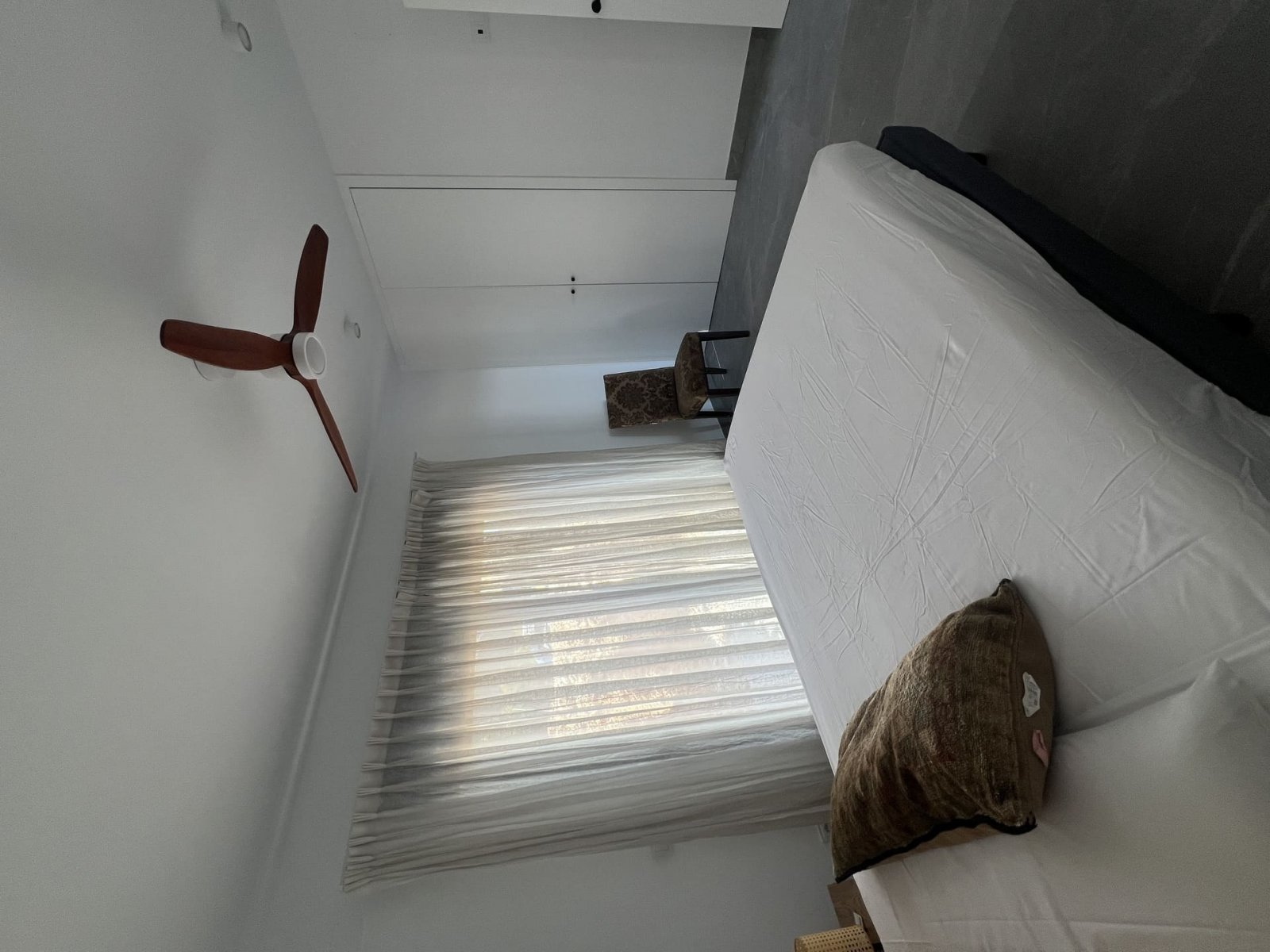 In der charmanten Stadt Polop gelegen, bieten diese Reihenhäuser eine ruhige und einladende Umgebung. Mit insgesamt sechs verfügbaren Immobilien ist