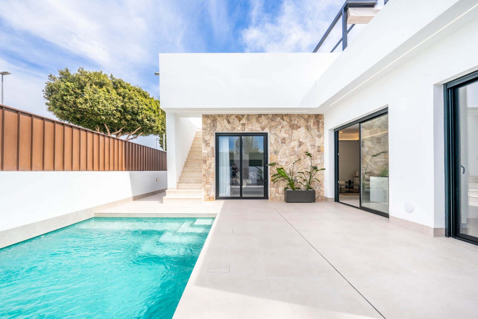 In der charmanten Ortschaft Torre-Pacheco gelegen, bietet diese Wohnanlage 36 unabhängige Wohnhäuser, die für diejenigen entworfen wurden, die einen