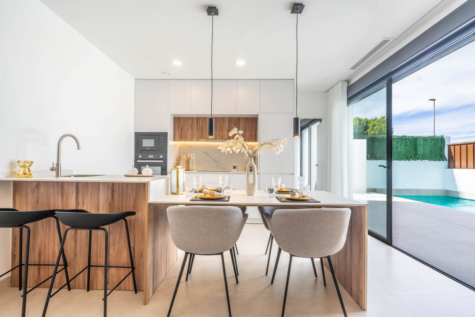 In der charmanten Ortschaft Torre-Pacheco gelegen, bietet diese Wohnanlage 36 unabhängige Wohnhäuser, die für diejenigen entworfen wurden, die einen