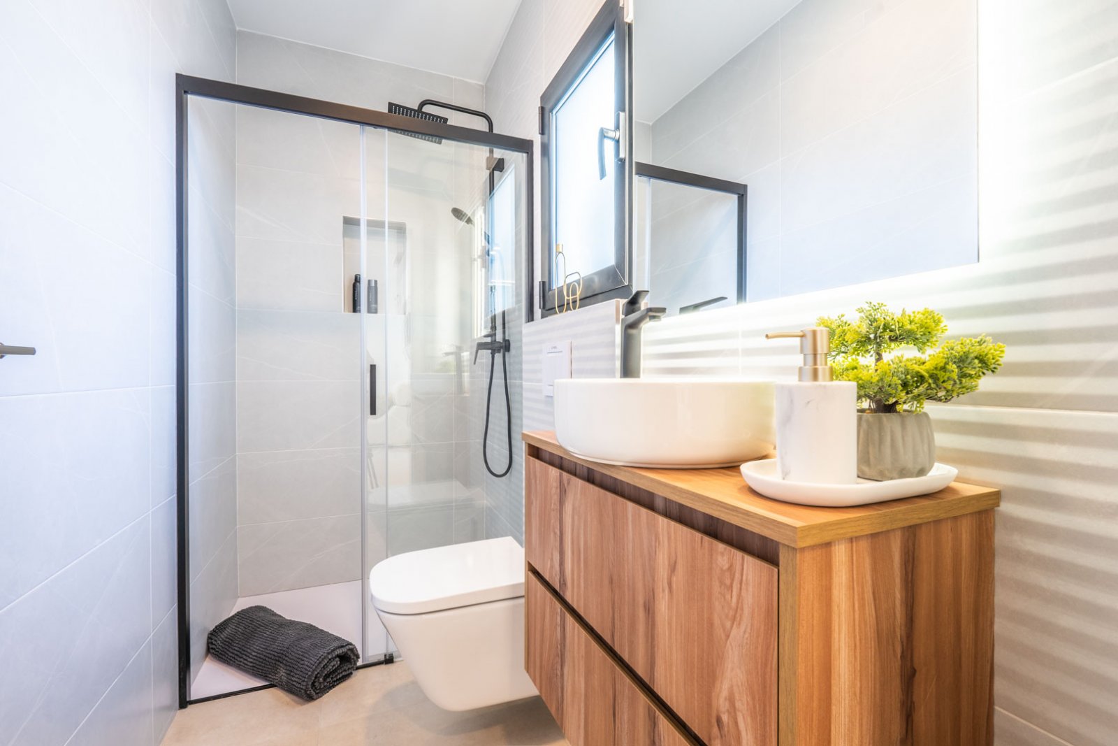 In der charmanten Ortschaft Torre-Pacheco gelegen, bietet diese Wohnanlage 36 unabhängige Wohnhäuser, die für diejenigen entworfen wurden, die einen