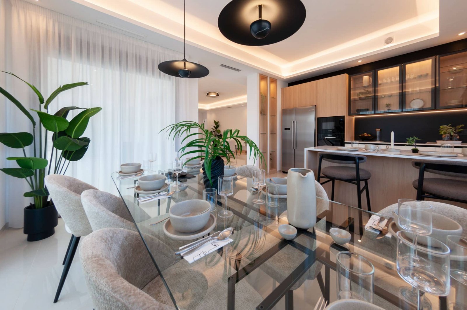  In der charmanten Ciudad Quesada gelegen, bietet diese freistehende Immobilie ein exklusives Wohnerlebnis. Für diejenigen, die Privatsphäre und Komfo