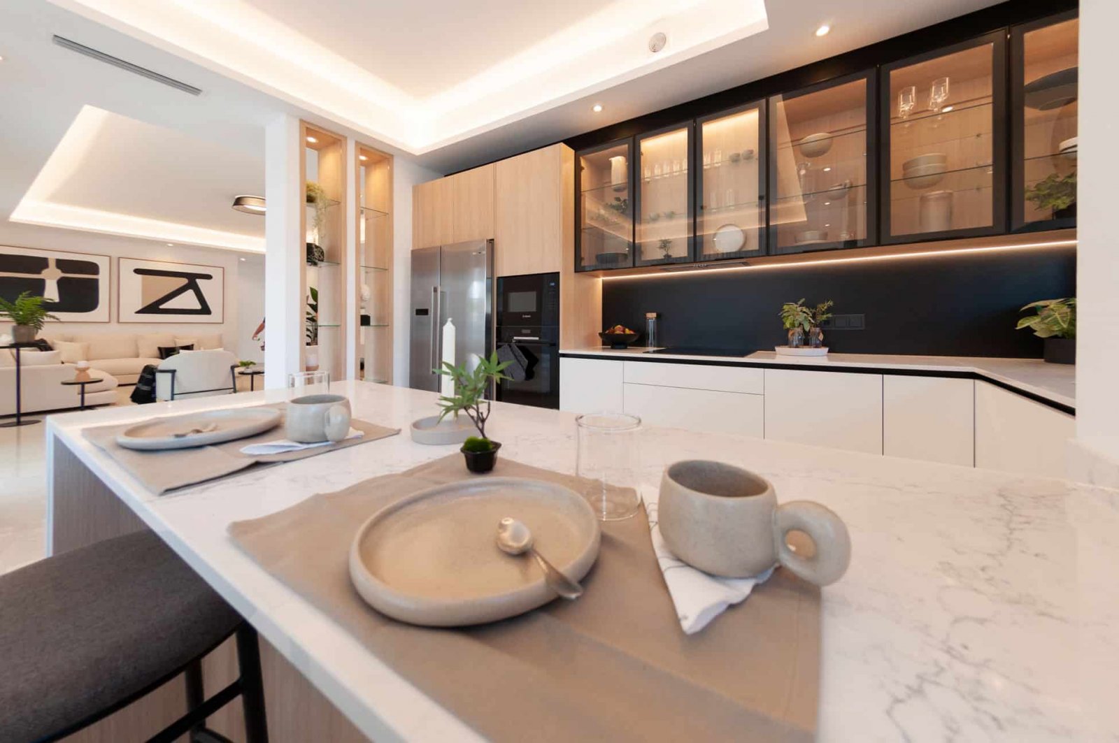  In der charmanten Ciudad Quesada gelegen, bietet diese freistehende Immobilie ein exklusives Wohnerlebnis. Für diejenigen, die Privatsphäre und Komfo