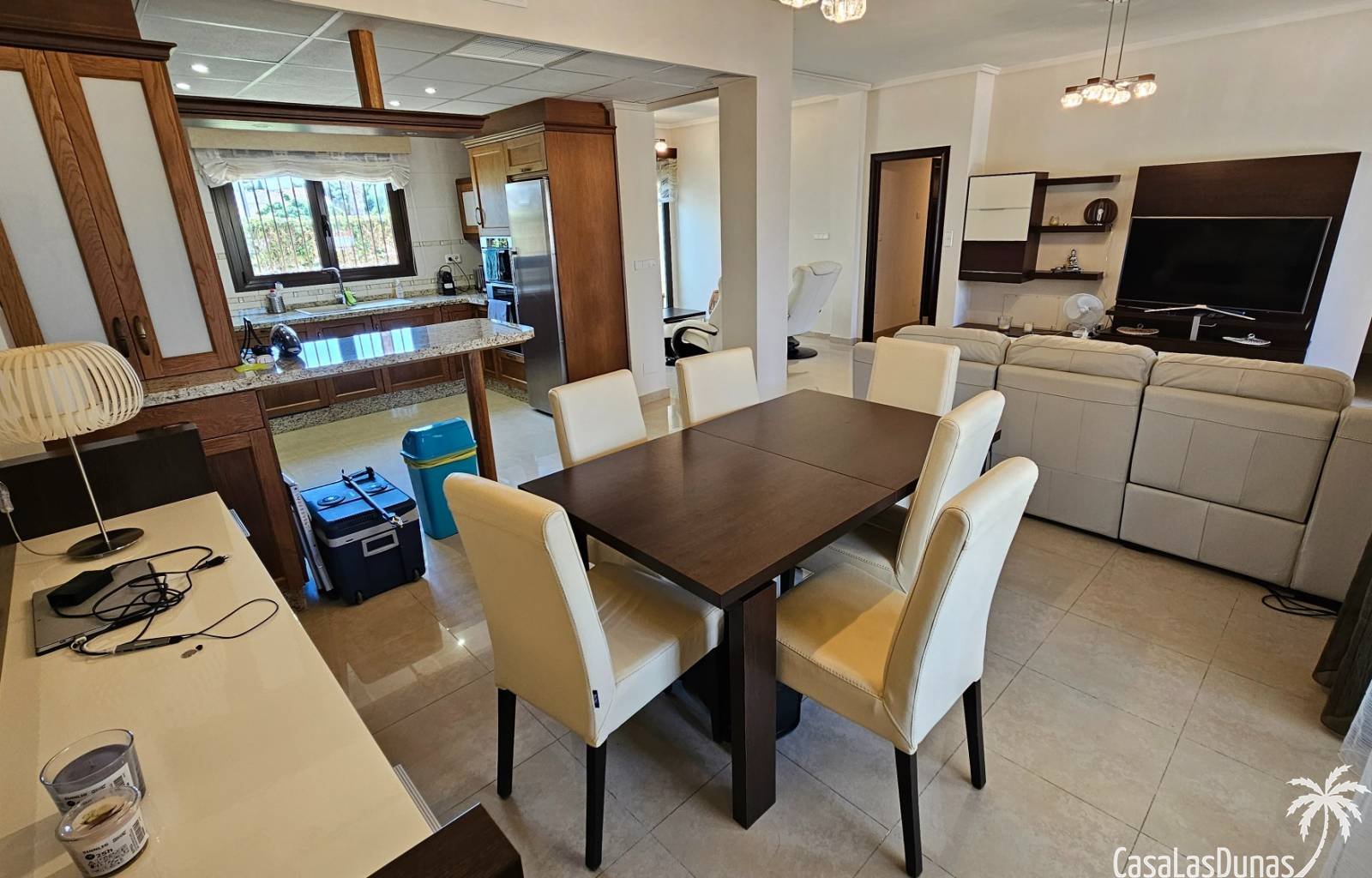  Wir sind stolz, Ihnen diese prächtige, perfekt gepflegte traditionelle spanische Villa anbieten zu können, die in einer prestigeträchtigen Gegend der