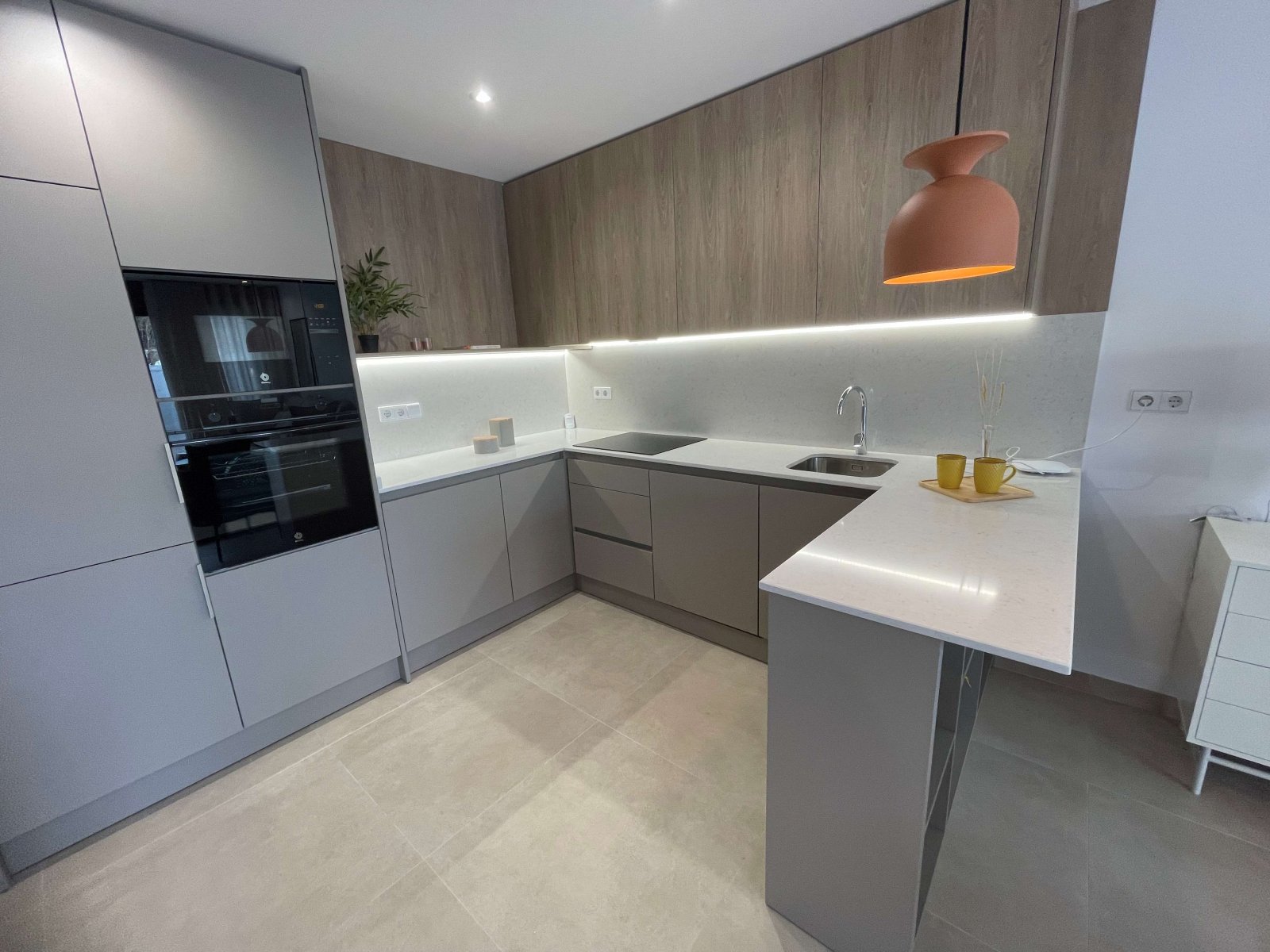 In der charmanten Ortschaft San Pedro del Pinatar gelegen, bietet diese Wohnanlage eine Auswahl an Reihenhäusern, die für diejenigen entworfen wurden