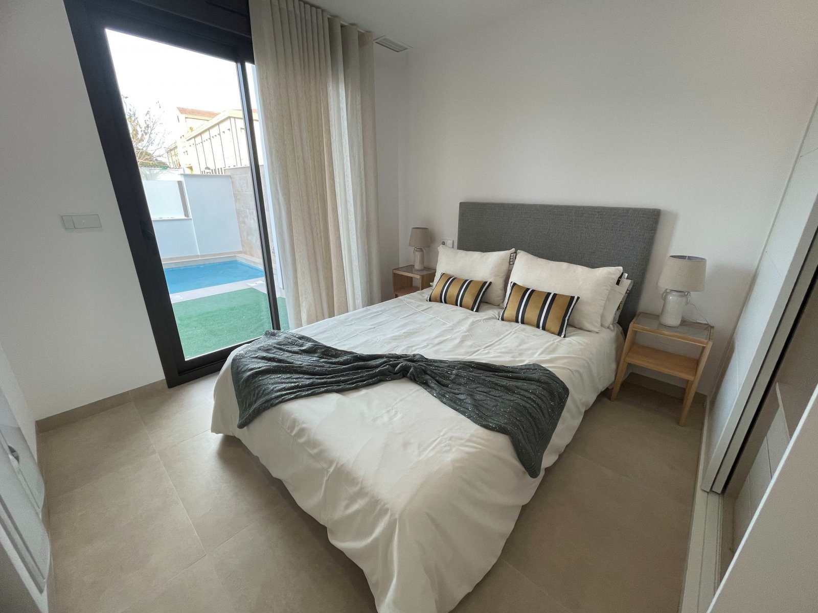 In der charmanten Ortschaft San Pedro del Pinatar gelegen, bietet diese Wohnanlage eine Auswahl an Reihenhäusern, die für diejenigen entworfen wurden