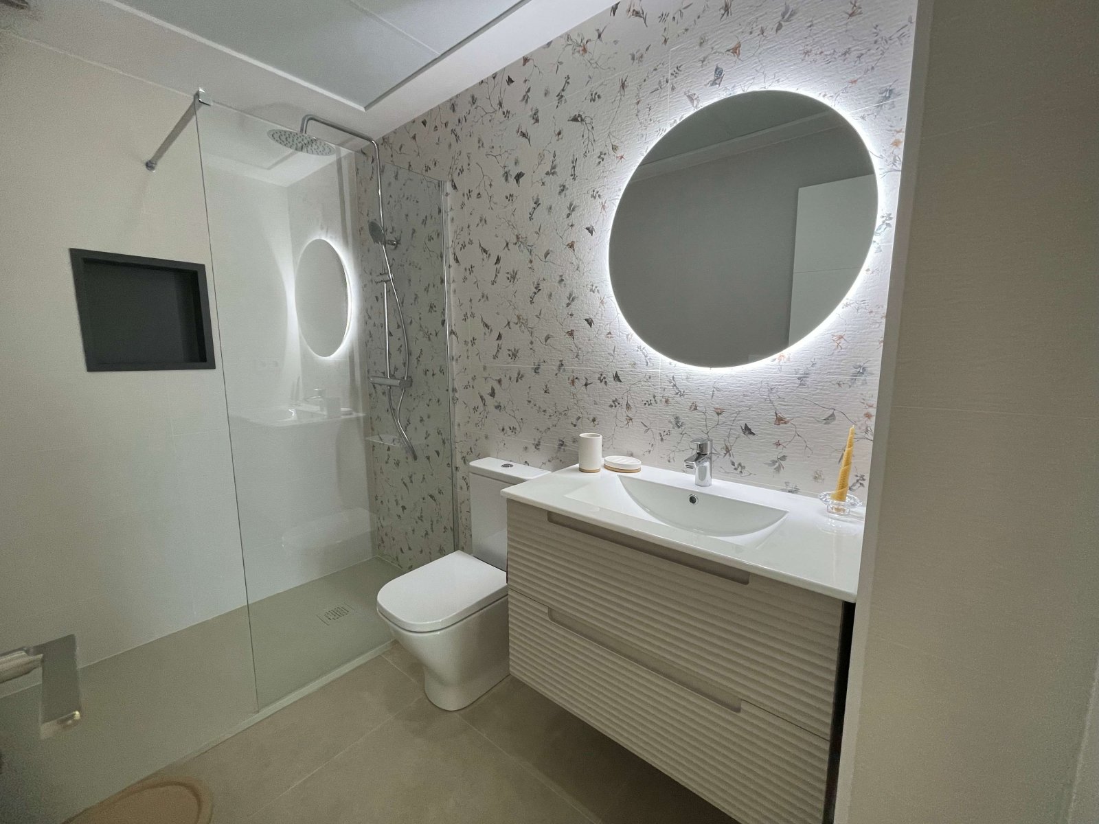 In der charmanten Ortschaft San Pedro del Pinatar gelegen, bietet diese Wohnanlage eine Auswahl an Reihenhäusern, die für diejenigen entworfen wurden