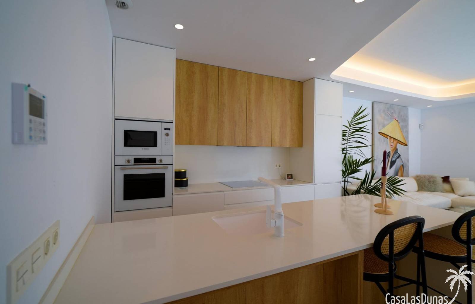 Deze exclusieve villas beschikken over 3 slaapkamers en 3 badkamers, én buitenzwembad, een carport en een fraai aangelegde tuin. Gelegen in het zonni