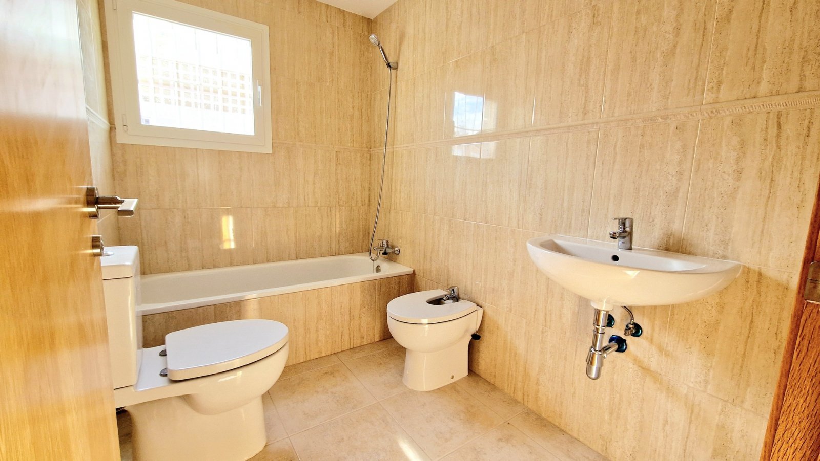  In der ruhigen Gegend von Purias gelegen, bietet diese exklusive Sammlung von 13 unabhängigen Wohnhäusern eine ideale Umgebung für diejenigen, die ei