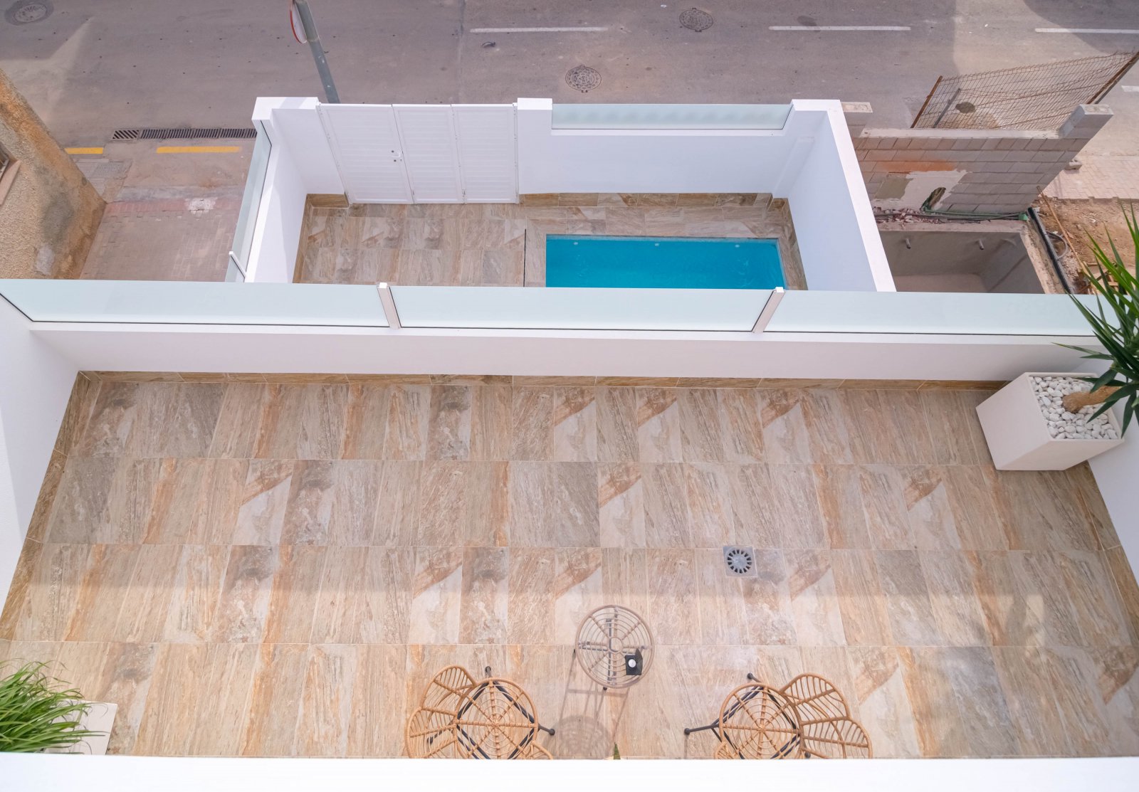  In der ruhigen Ortschaft Jerónimo und Avileses gelegen, bietet diese Wohnanlage 14 Reihenhäuser, die für diejenigen entworfen wurden, die ein Gleichg