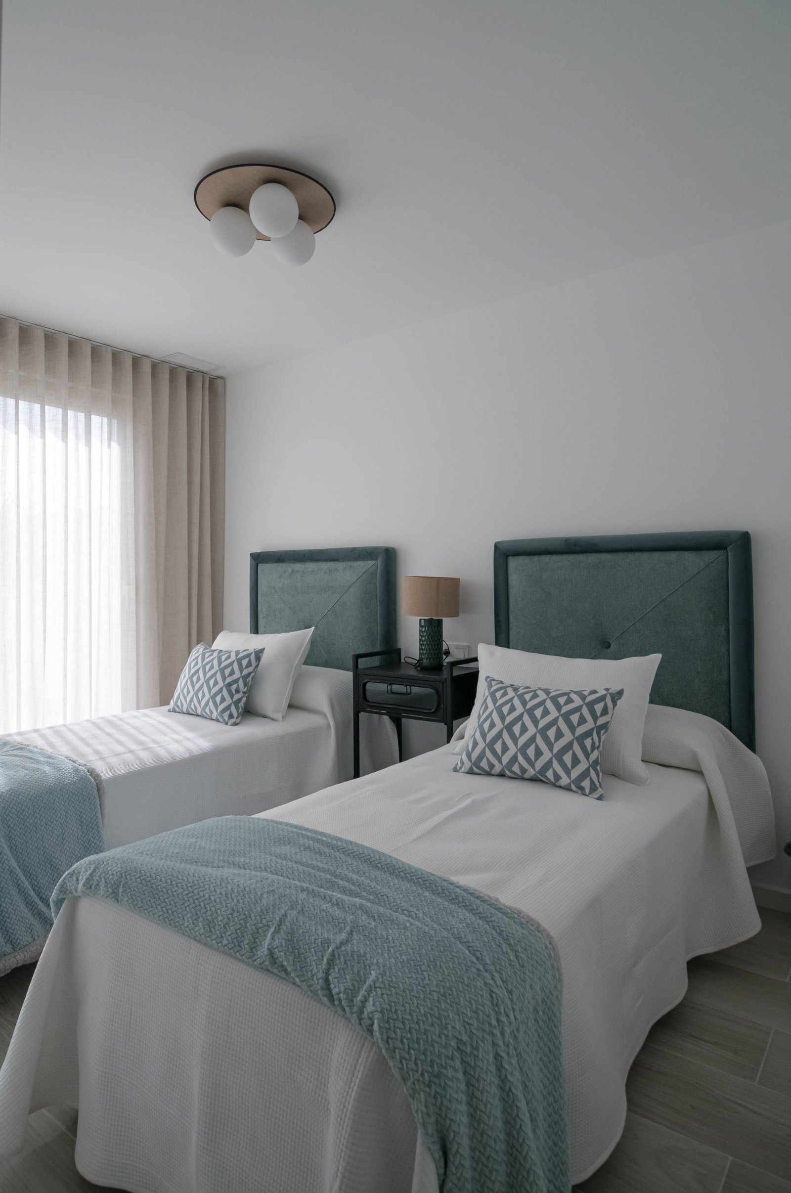  In der ruhigen Ortschaft Jerónimo und Avileses gelegen, bietet diese Wohnanlage 14 Reihenhäuser, die für diejenigen entworfen wurden, die ein Gleichg