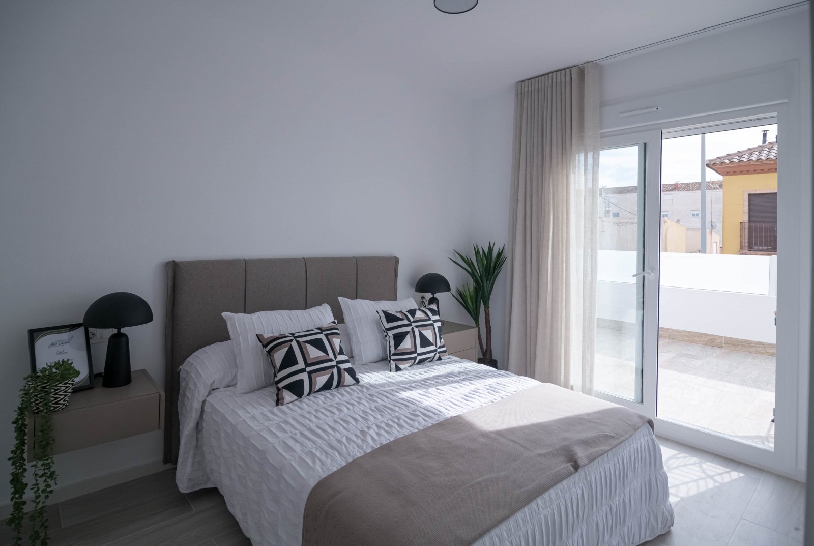  In der ruhigen Ortschaft Jerónimo und Avileses gelegen, bietet diese Wohnanlage 14 Reihenhäuser, die für diejenigen entworfen wurden, die ein Gleichg