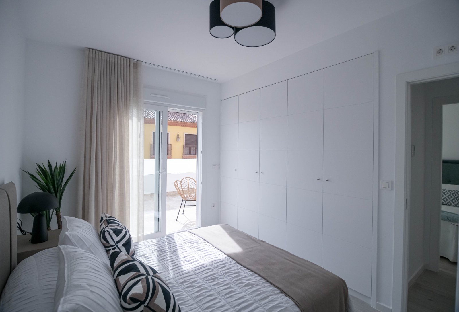  In der ruhigen Ortschaft Jerónimo und Avileses gelegen, bietet diese Wohnanlage 14 Reihenhäuser, die für diejenigen entworfen wurden, die ein Gleichg