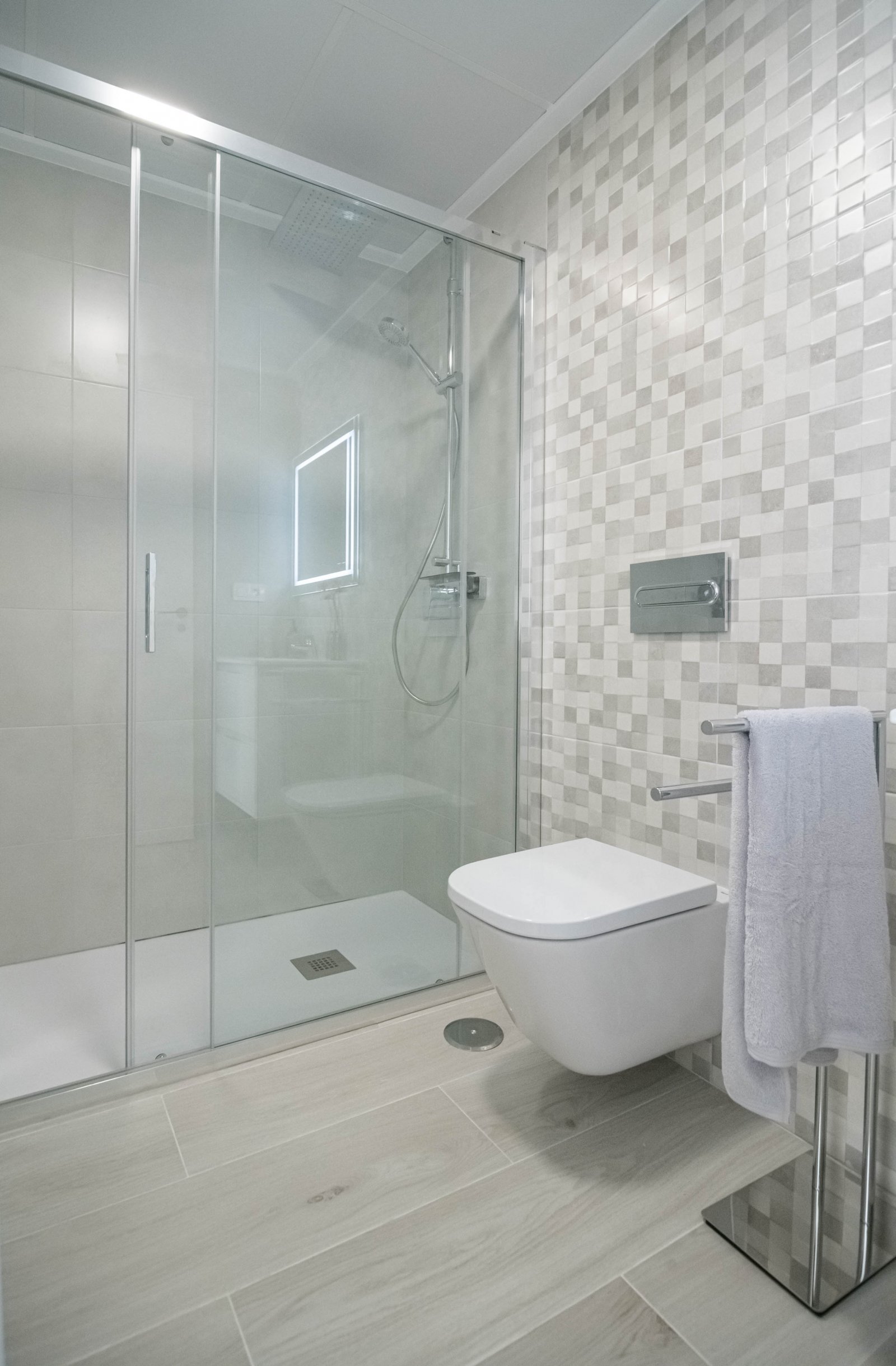  In der ruhigen Ortschaft Jerónimo und Avileses gelegen, bietet diese Wohnanlage 14 Reihenhäuser, die für diejenigen entworfen wurden, die ein Gleichg