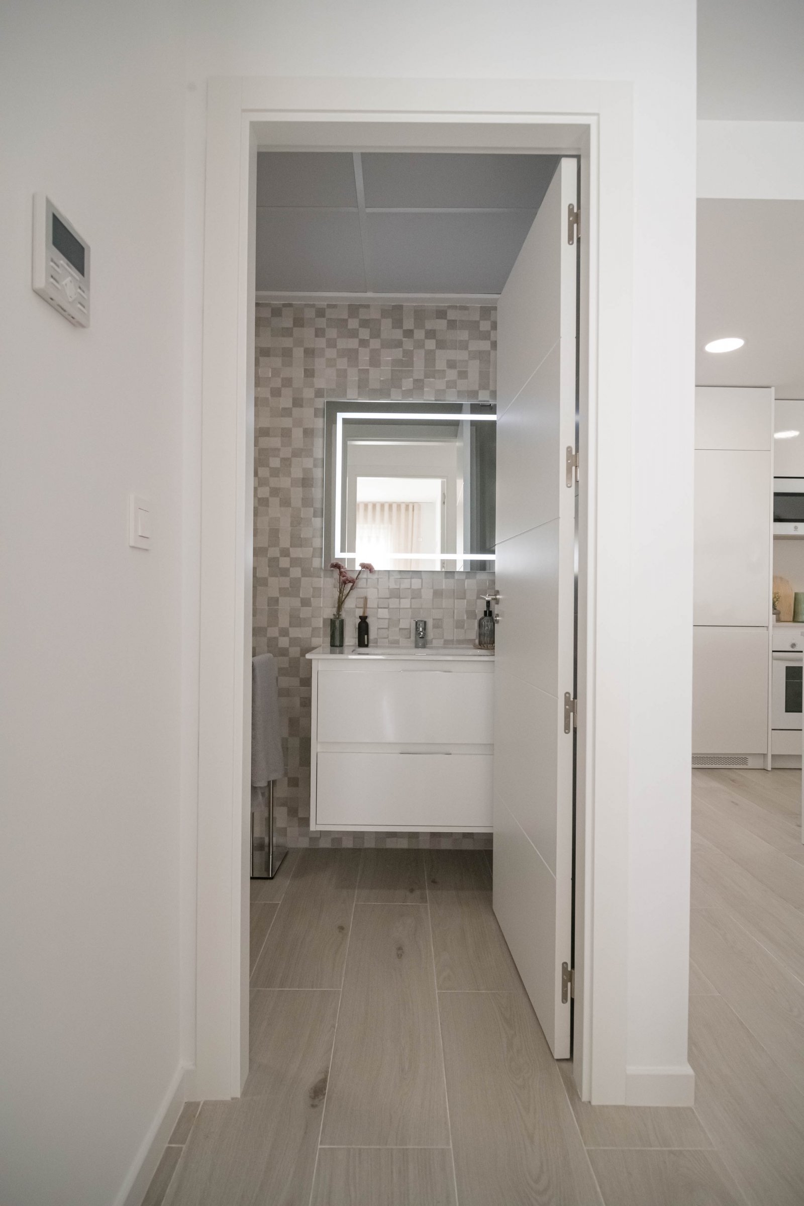  In der ruhigen Ortschaft Jerónimo und Avileses gelegen, bietet diese Wohnanlage 14 Reihenhäuser, die für diejenigen entworfen wurden, die ein Gleichg