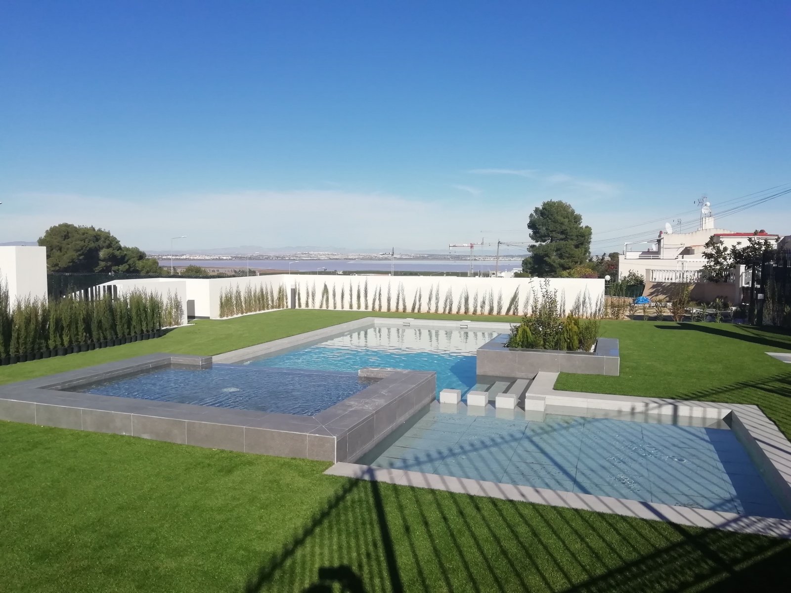  NEUBUGEWOHNUNGEN IN LUXURIÖSER WOHNANLAGE IM ERDGESCHOSS IN LOS BALCONES TORREVIEJA, KOMPLETT MÖBLIERT INKL. HAUSHALTSGERÄTEN, KLIMAANLAGE, VERSICHER