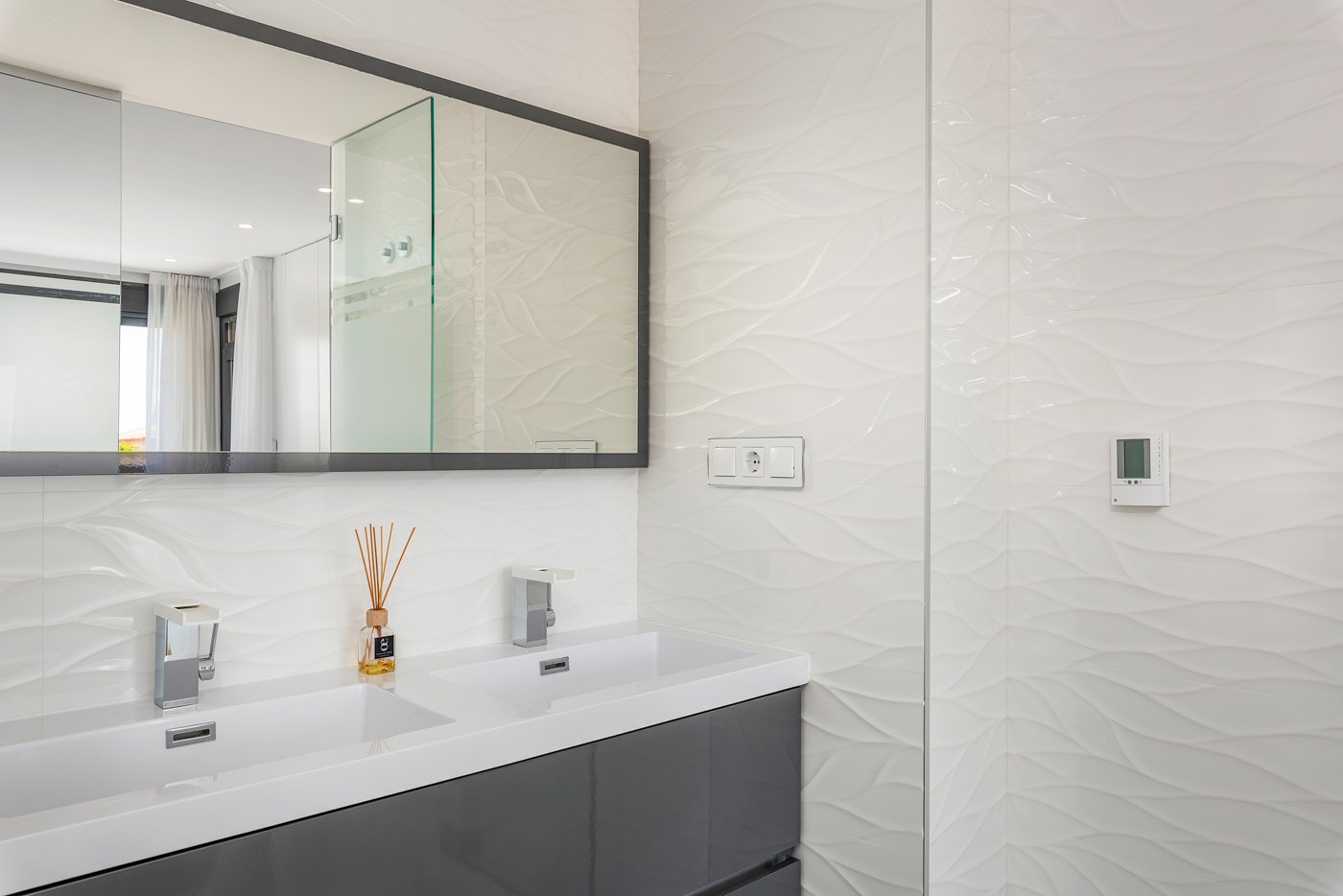 In der exklusiven Gegend von Playa Paraiso gelegen, bietet dieser Komplex von 13 freistehenden Häusern eine privilegierte Umgebung nur 1 km vom Meer