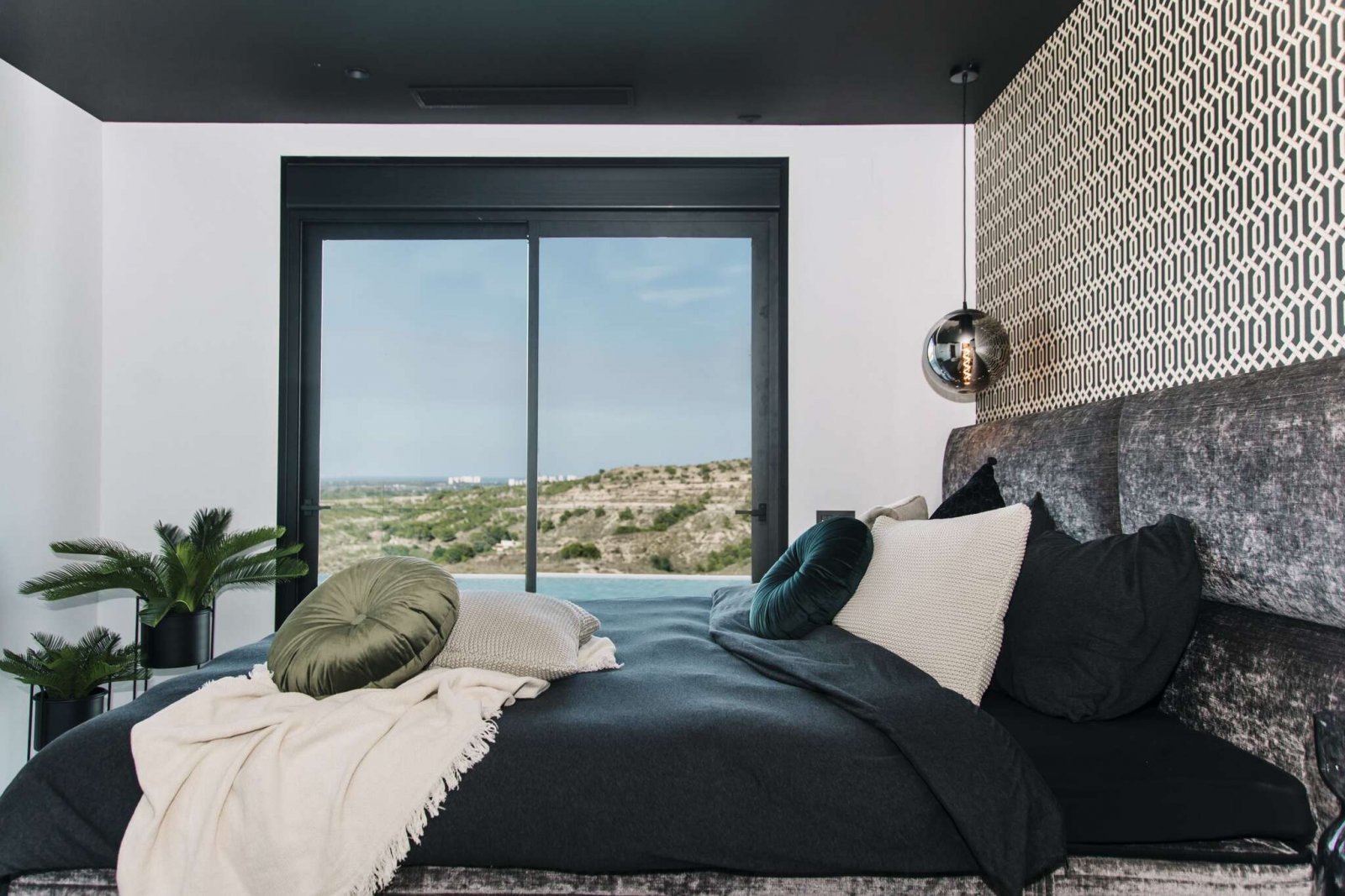  In der charmanten Stadt Rojales gelegen, bietet diese exklusive Sammlung von Villen ein einzigartiges Wohnerlebnis. Mit nur fünf verfügbaren Immobili