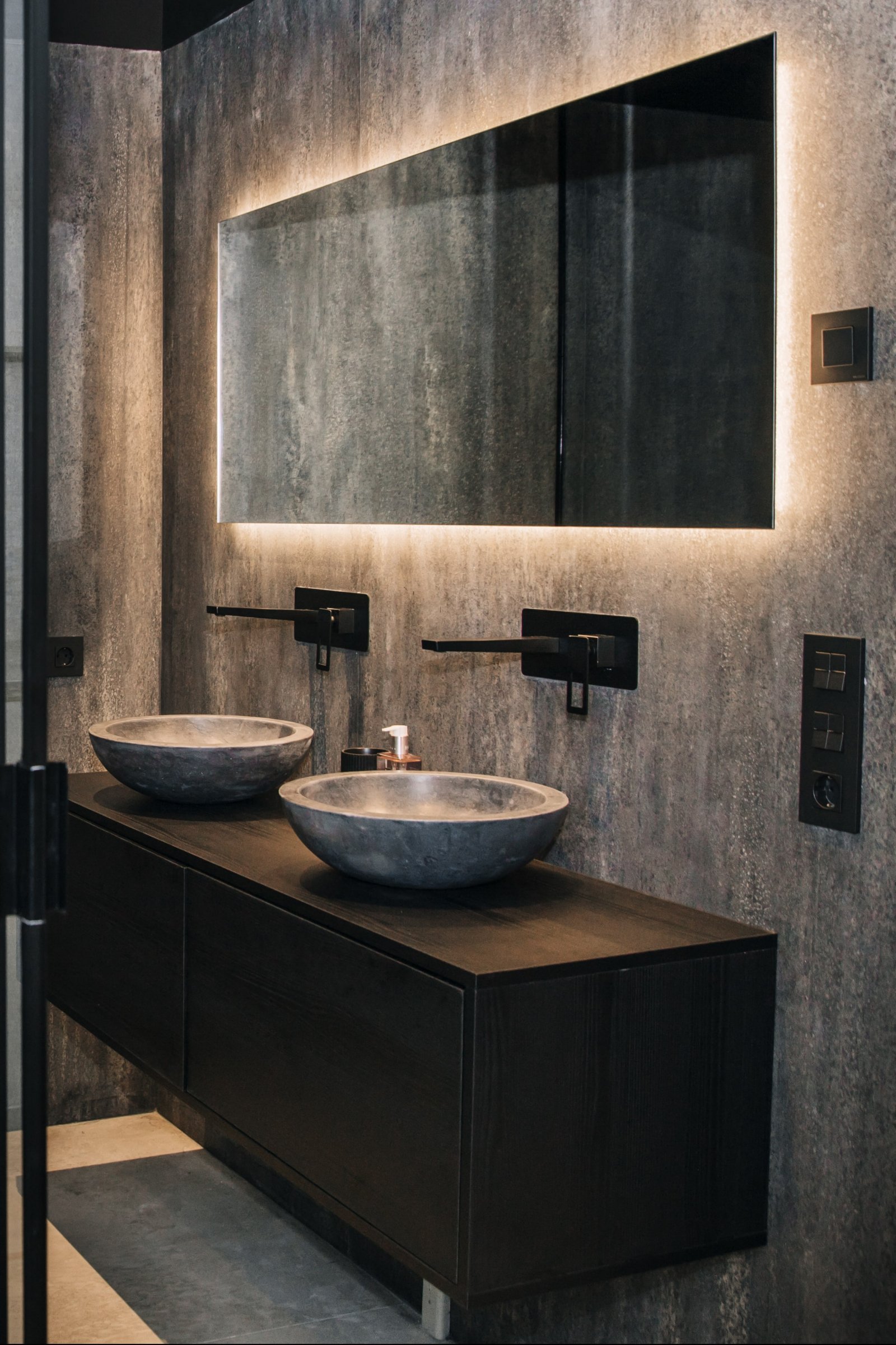  In der charmanten Stadt Rojales gelegen, bietet diese exklusive Sammlung von Villen ein einzigartiges Wohnerlebnis. Mit nur fünf verfügbaren Immobili