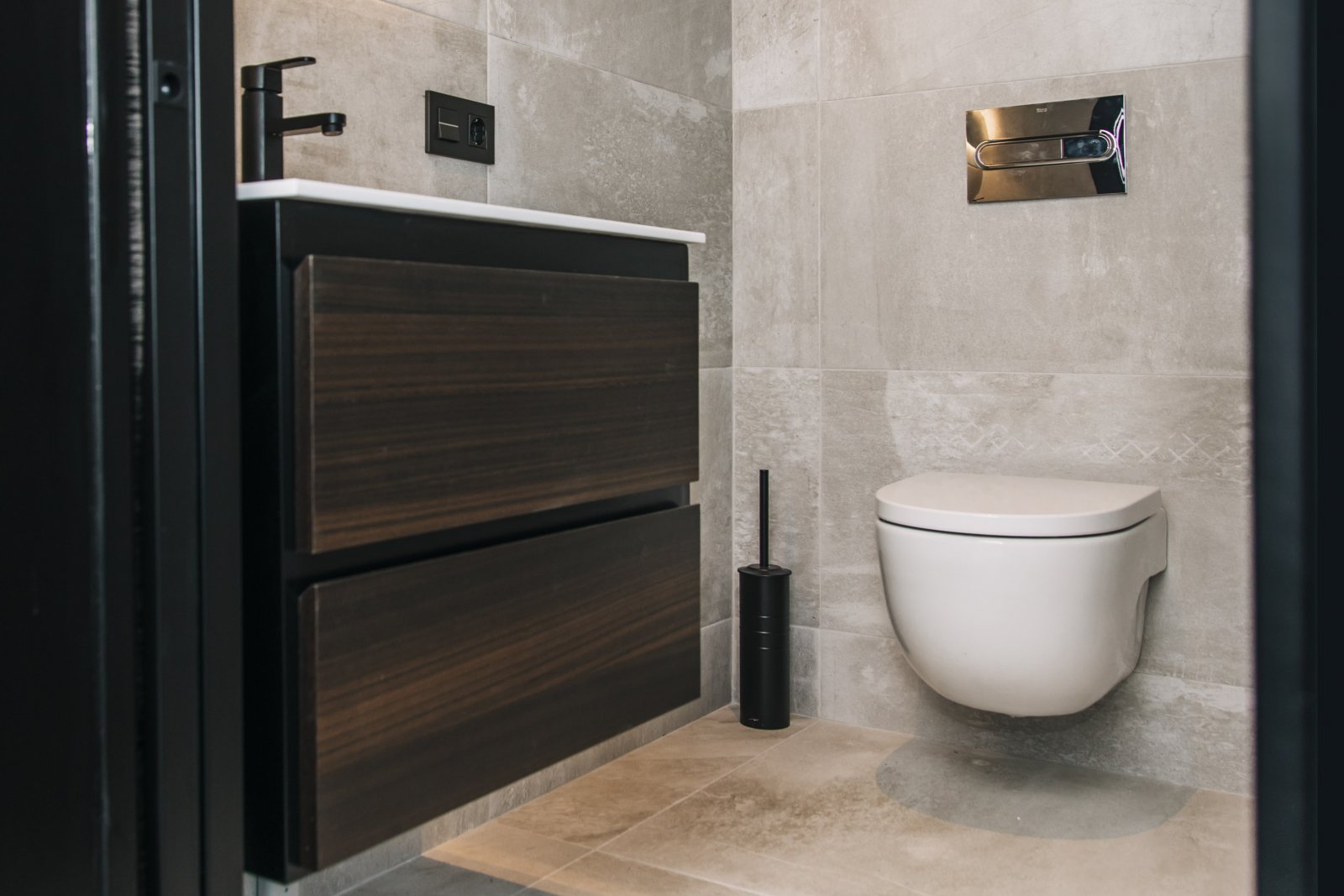  In der charmanten Stadt Rojales gelegen, bietet diese exklusive Sammlung von Villen ein einzigartiges Wohnerlebnis. Mit nur fünf verfügbaren Immobili