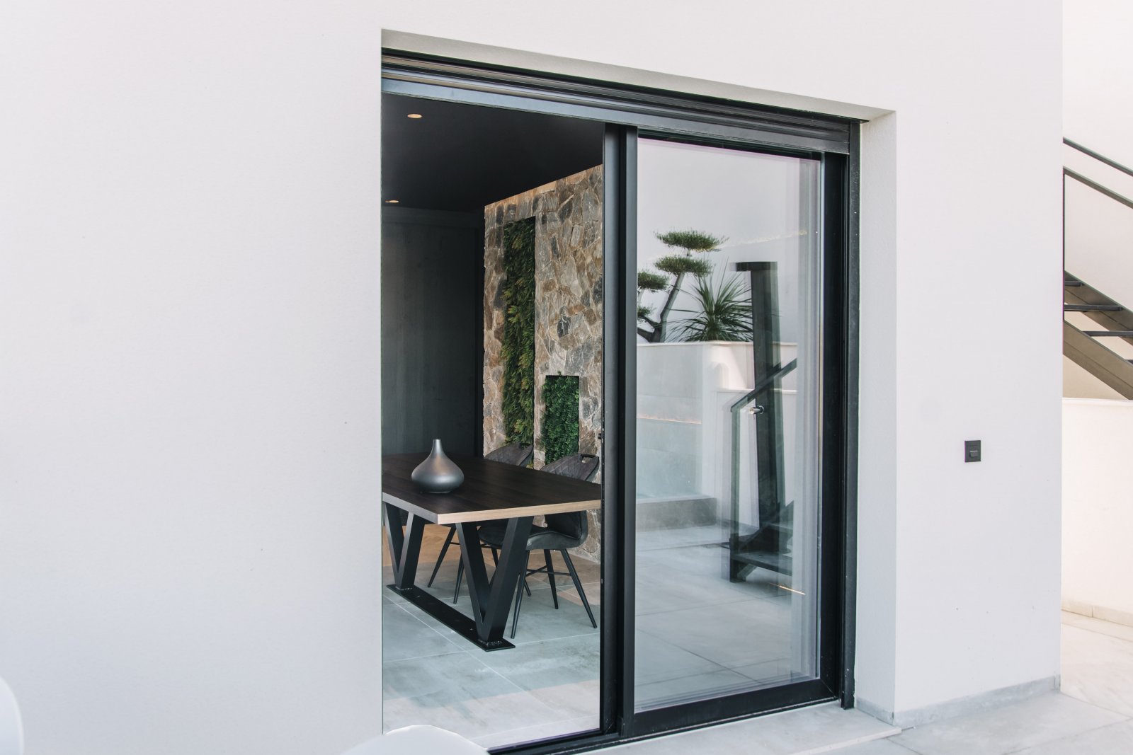  In der charmanten Stadt Rojales gelegen, bietet diese exklusive Sammlung von Villen ein einzigartiges Wohnerlebnis. Mit nur fünf verfügbaren Immobili