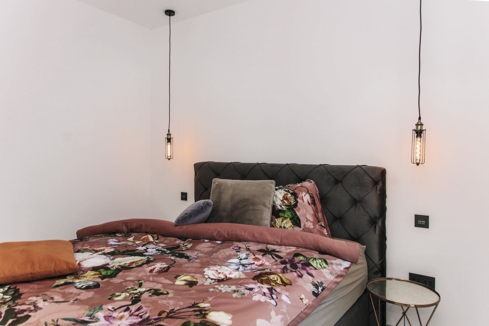  In der charmanten Stadt Rojales gelegen, bietet diese exklusive Sammlung von Villen ein einzigartiges Wohnerlebnis. Mit nur fünf verfügbaren Immobili