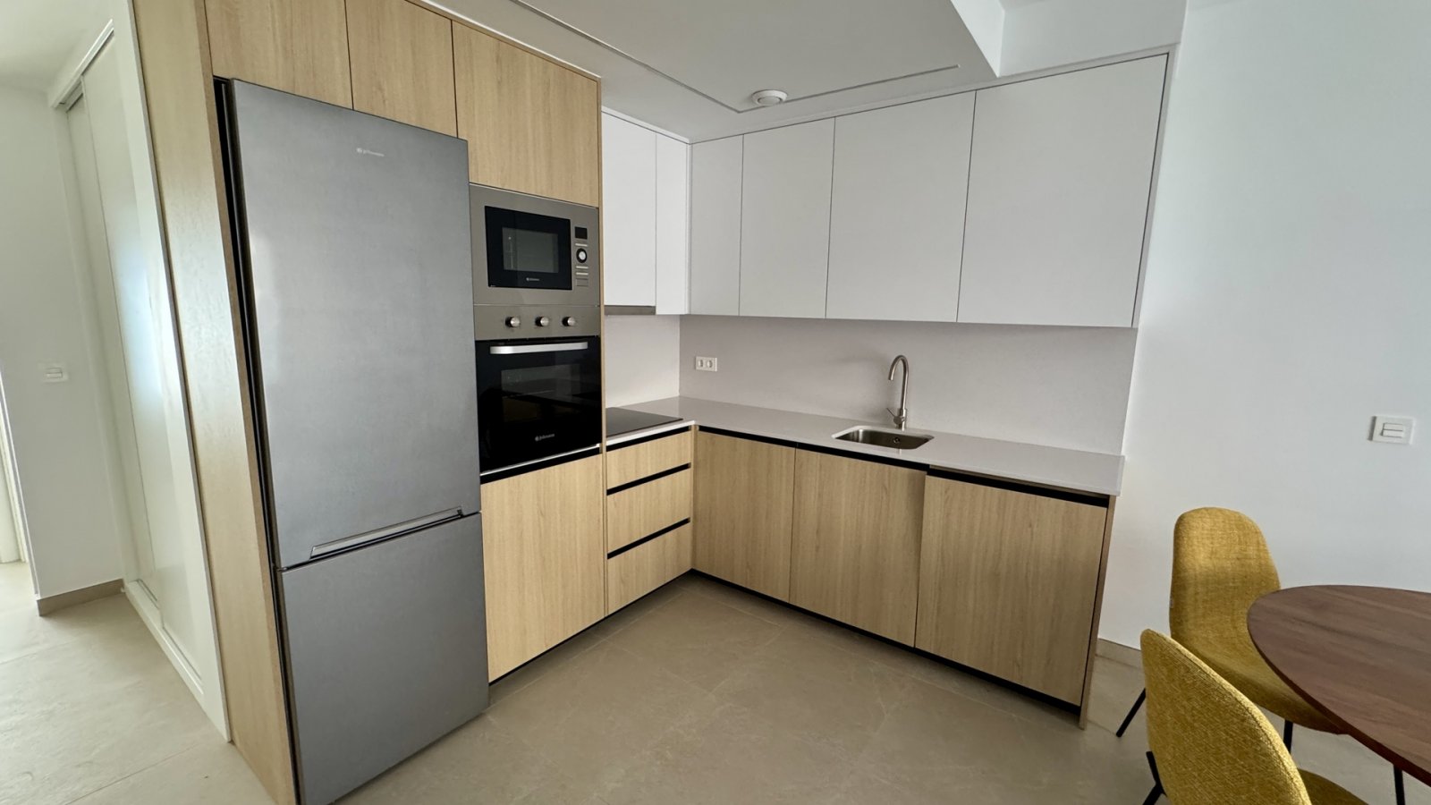 In der charmanten Ortschaft San Pedro del Pinatar gelegen, bietet diese Wohnanlage eine exklusive Auswahl an hohen und niedrigen Bungalows. Mit insge