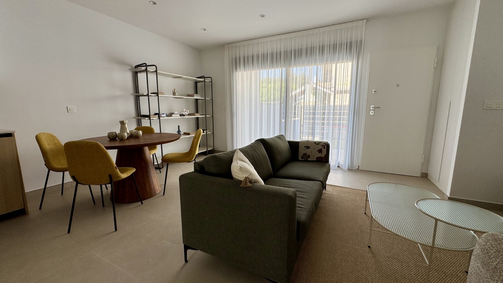 In der charmanten Ortschaft San Pedro del Pinatar gelegen, bietet diese Wohnanlage eine exklusive Auswahl an hohen und niedrigen Bungalows. Mit insge