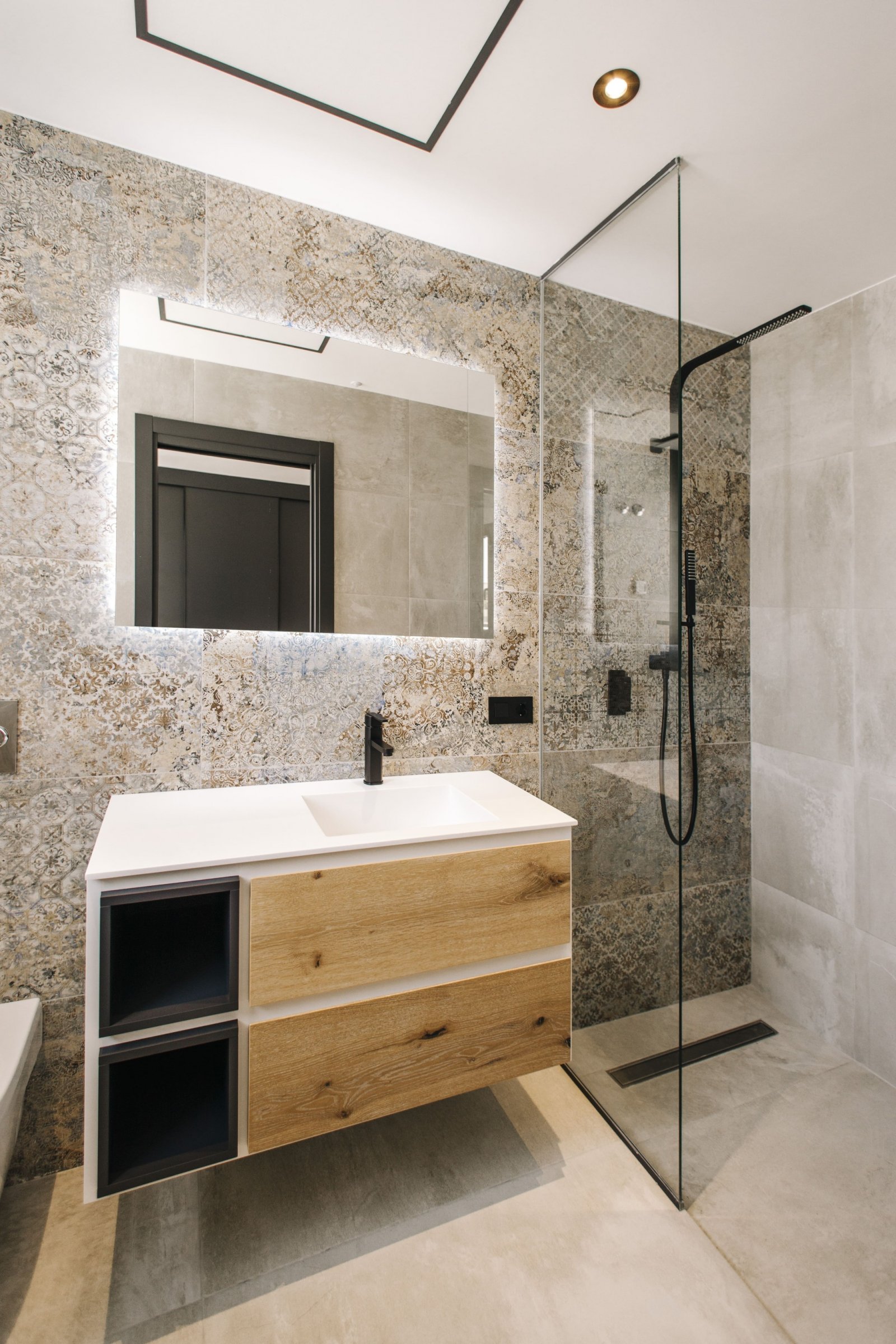  In der charmanten Ciudad Quesada gelegen, bietet dieser Wohnkomplex eine Auswahl von 10 High-Bungalow und Low-Bungalow Immobilien. Die Lage ist ideal