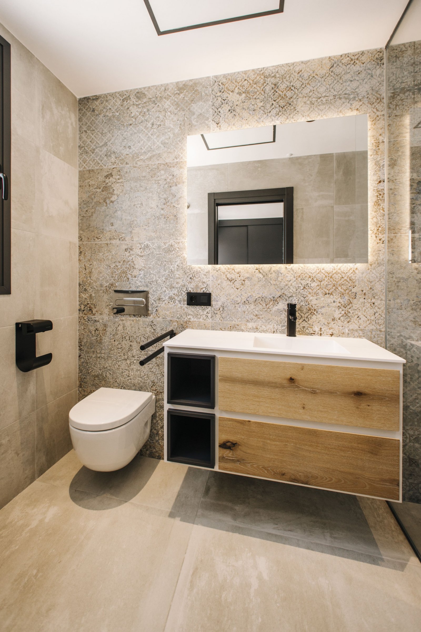  In der charmanten Ciudad Quesada gelegen, bietet dieser Wohnkomplex eine Auswahl von 10 High-Bungalow und Low-Bungalow Immobilien. Die Lage ist ideal